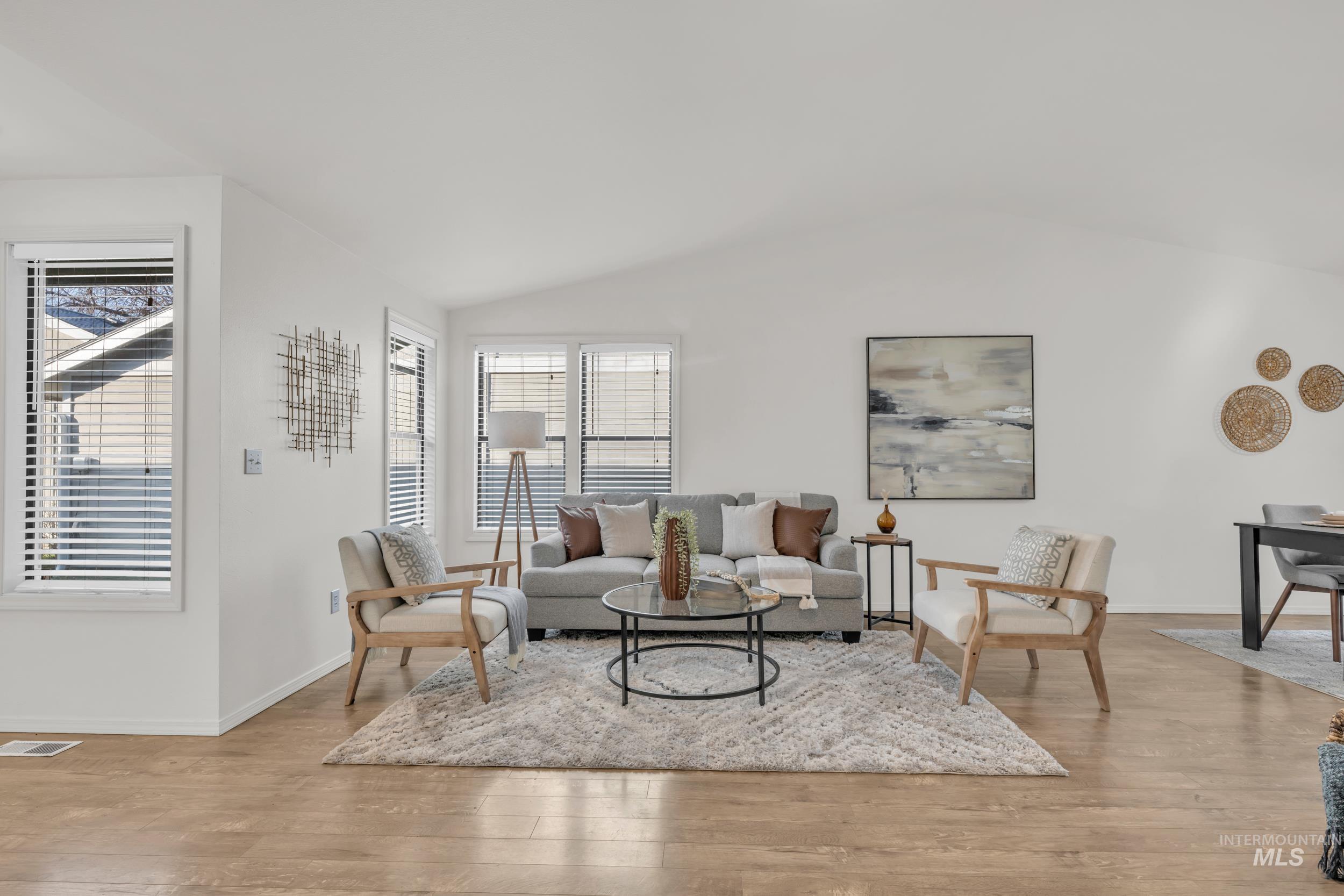 7860 W Pomona St, Boise, Idaho 83704, 2 Bedrooms, 2 Bathrooms, Residential For Sale, Price $355,000,MLS 98971657