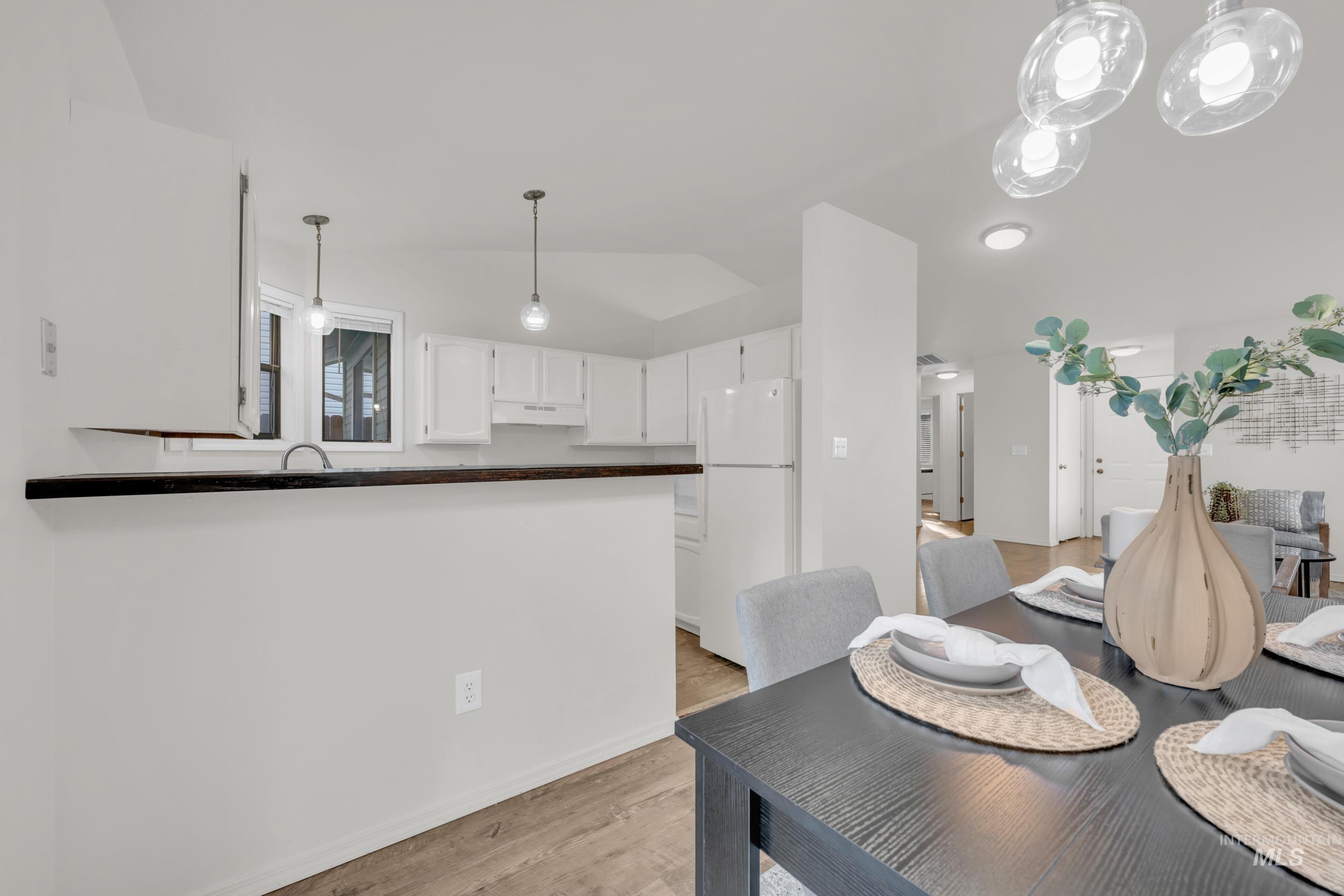 7860 W Pomona St, Boise, Idaho 83704, 2 Bedrooms, 2 Bathrooms, Residential For Sale, Price $355,000,MLS 98971657