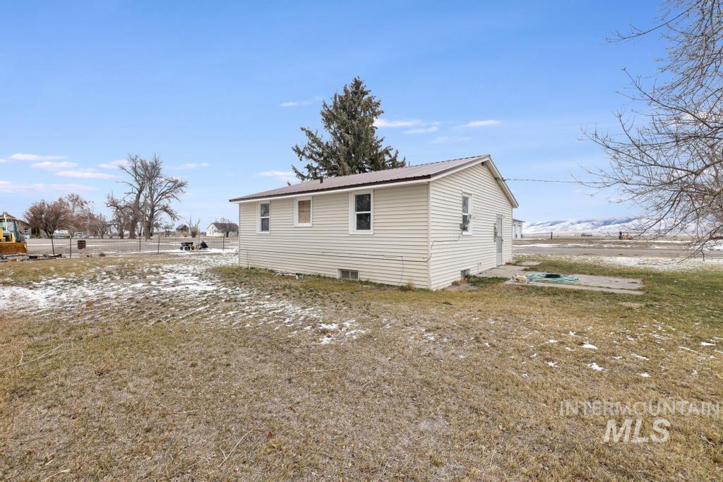 1408 S 600 W, Oakley, Idaho 83346, 2 Bedrooms, 1 Bathroom, Residential For Sale, Price $255,000,MLS 98971658