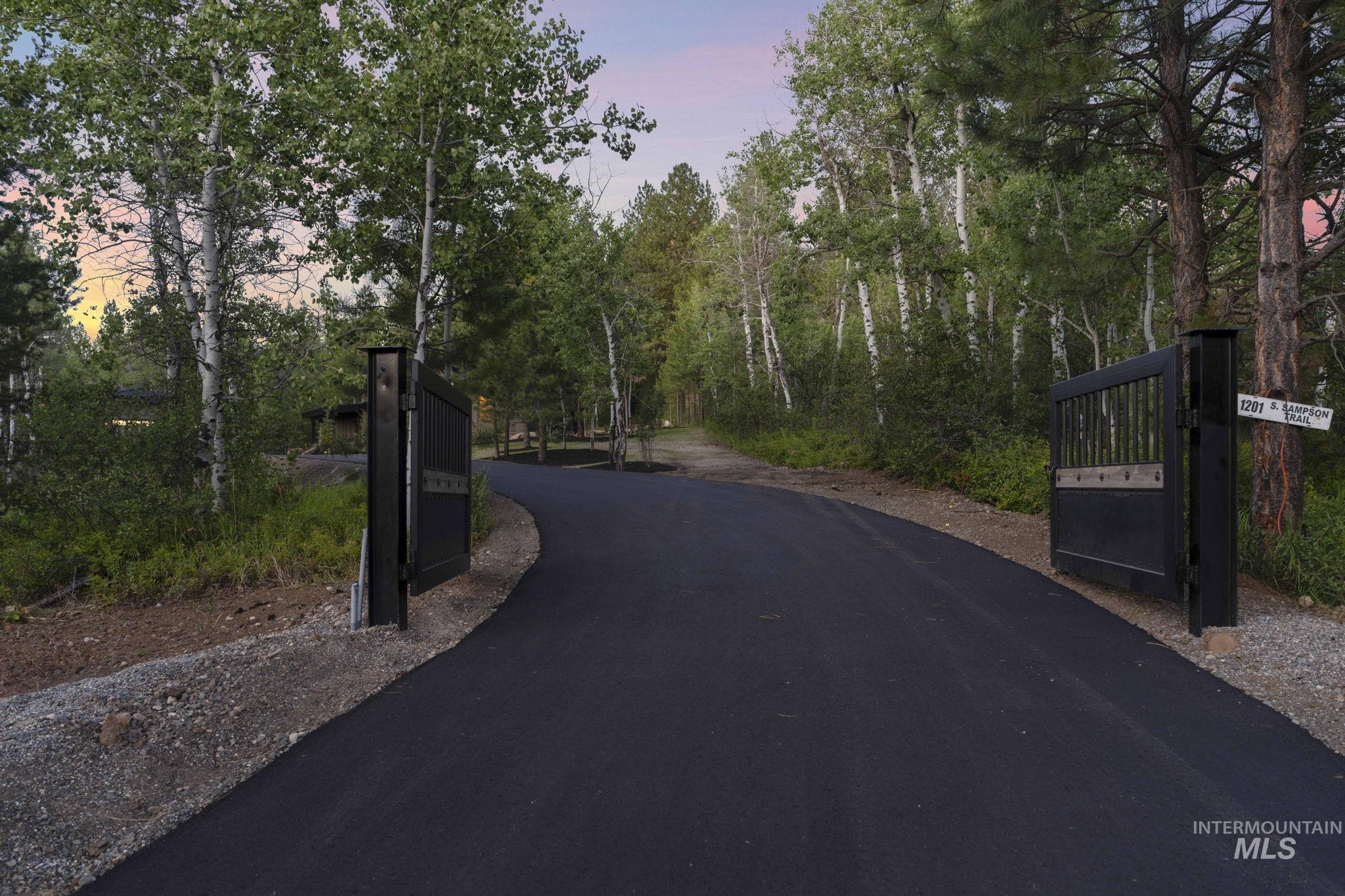 1201 S Samson Trail, McCall, Idaho 83638, 3 Bedrooms, 3 Bathrooms, Residential For Sale, Price $2,100,000,MLS 98971664