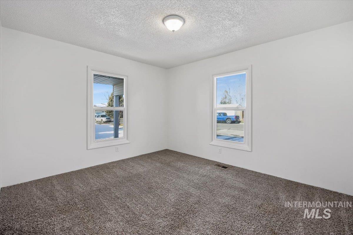 363 Glacier, Jerome, Idaho 83338, 4 Bedrooms, 2 Bathrooms, Residential For Sale, Price $289,000,MLS 98971665