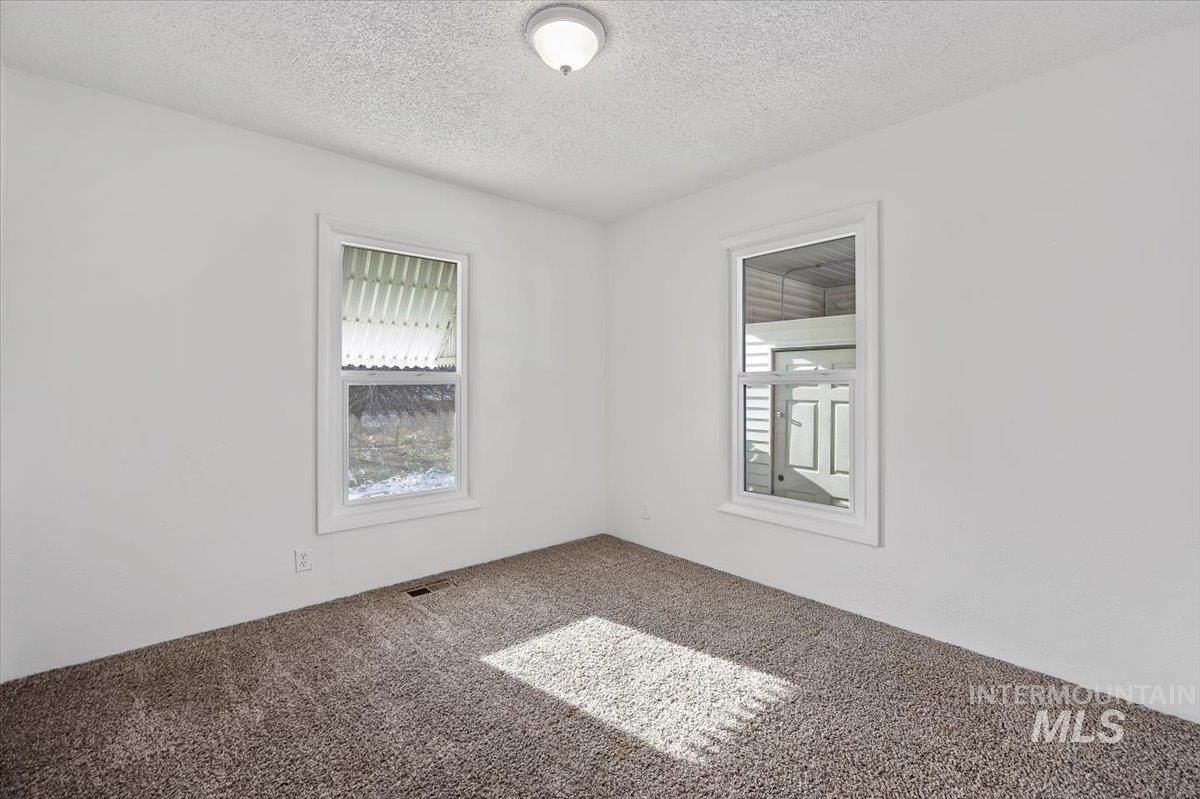 363 Glacier, Jerome, Idaho 83338, 4 Bedrooms, 2 Bathrooms, Residential For Sale, Price $289,000,MLS 98971665