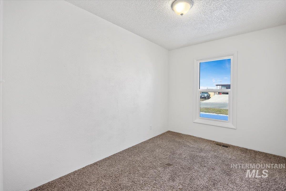 363 Glacier, Jerome, Idaho 83338, 4 Bedrooms, 2 Bathrooms, Residential For Sale, Price $289,000,MLS 98971665