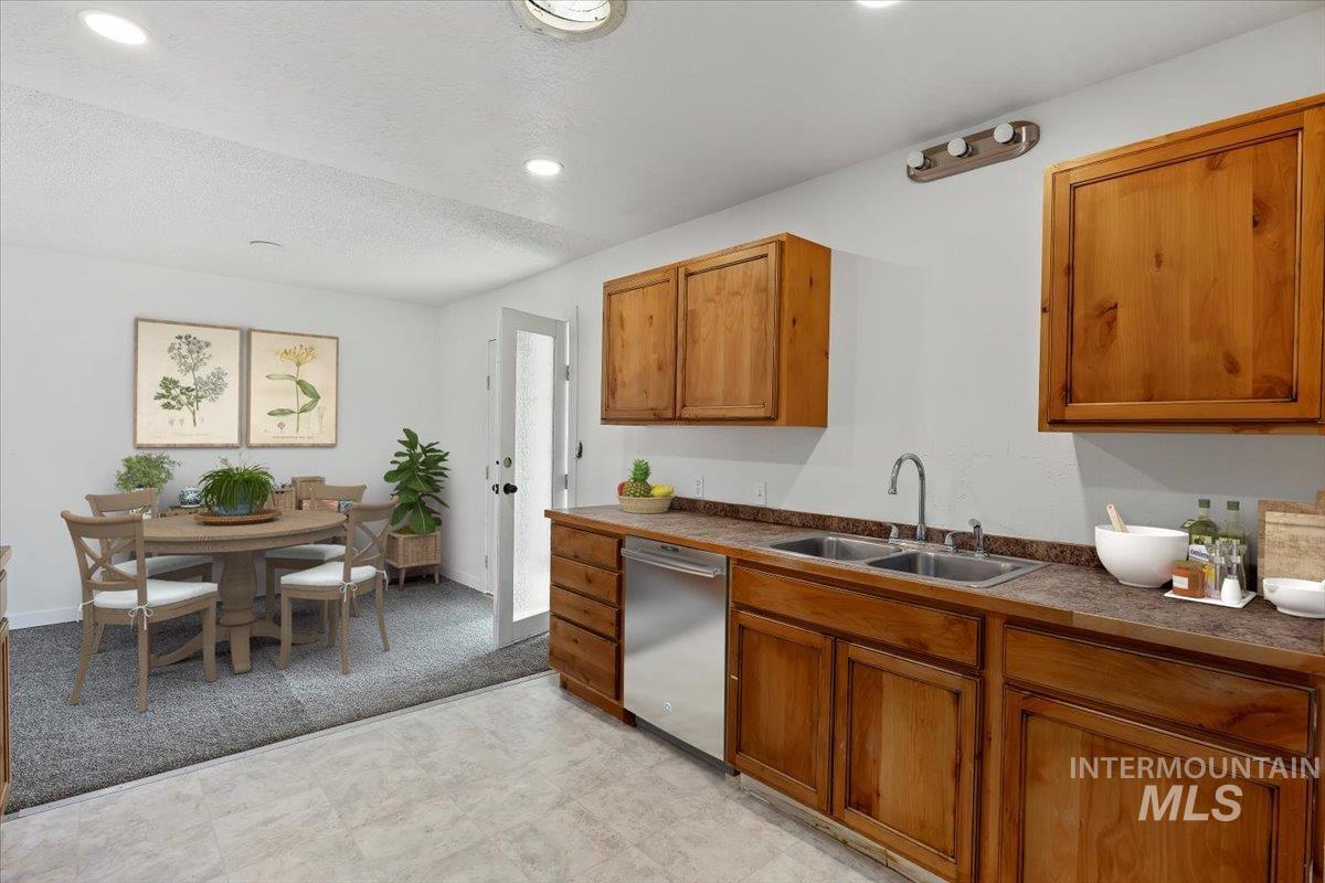 363 Glacier, Jerome, Idaho 83338, 4 Bedrooms, 2 Bathrooms, Residential For Sale, Price $289,000,MLS 98971665