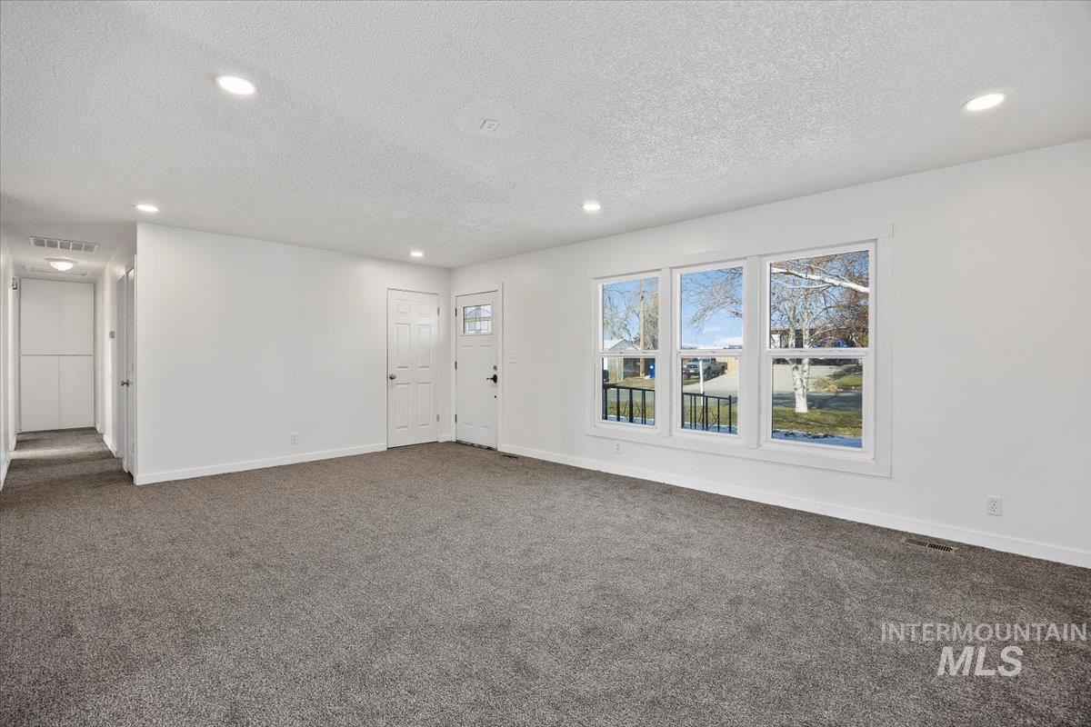 363 Glacier, Jerome, Idaho 83338, 4 Bedrooms, 2 Bathrooms, Residential For Sale, Price $289,000,MLS 98971665