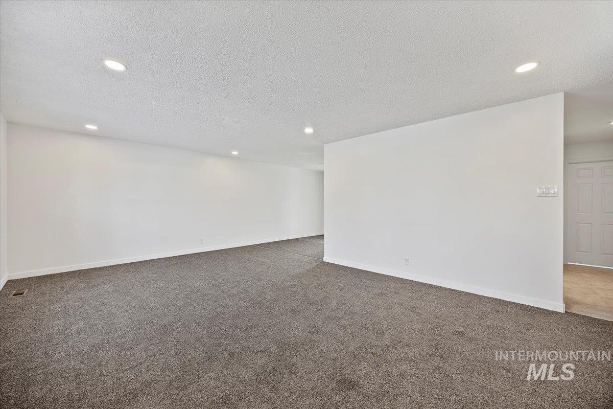 363 Glacier, Jerome, Idaho 83338, 4 Bedrooms, 2 Bathrooms, Residential For Sale, Price $289,000,MLS 98971665