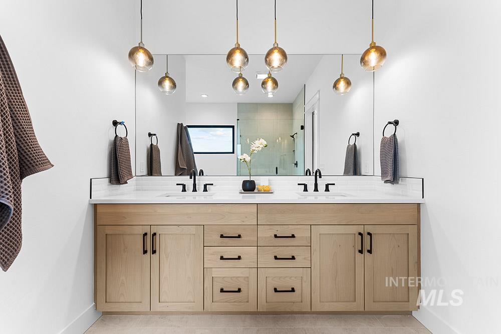 6284 Salmon Falls, Star, Idaho 83669, 4 Bedrooms, 3 Bathrooms, Residential For Sale, Price $1,475,000,MLS 98971668