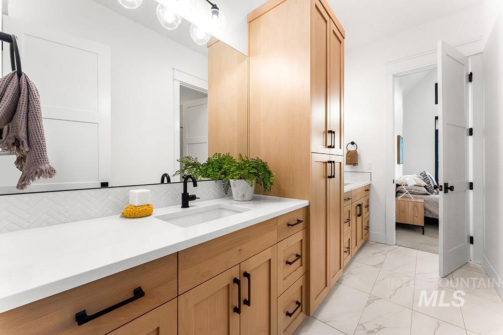 6284 Salmon Falls, Star, Idaho 83669, 4 Bedrooms, 3 Bathrooms, Residential For Sale, Price $1,475,000,MLS 98971668