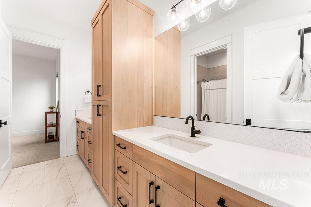 6284 Salmon Falls, Star, Idaho 83669, 4 Bedrooms, 3 Bathrooms, Residential For Sale, Price $1,475,000,MLS 98971668