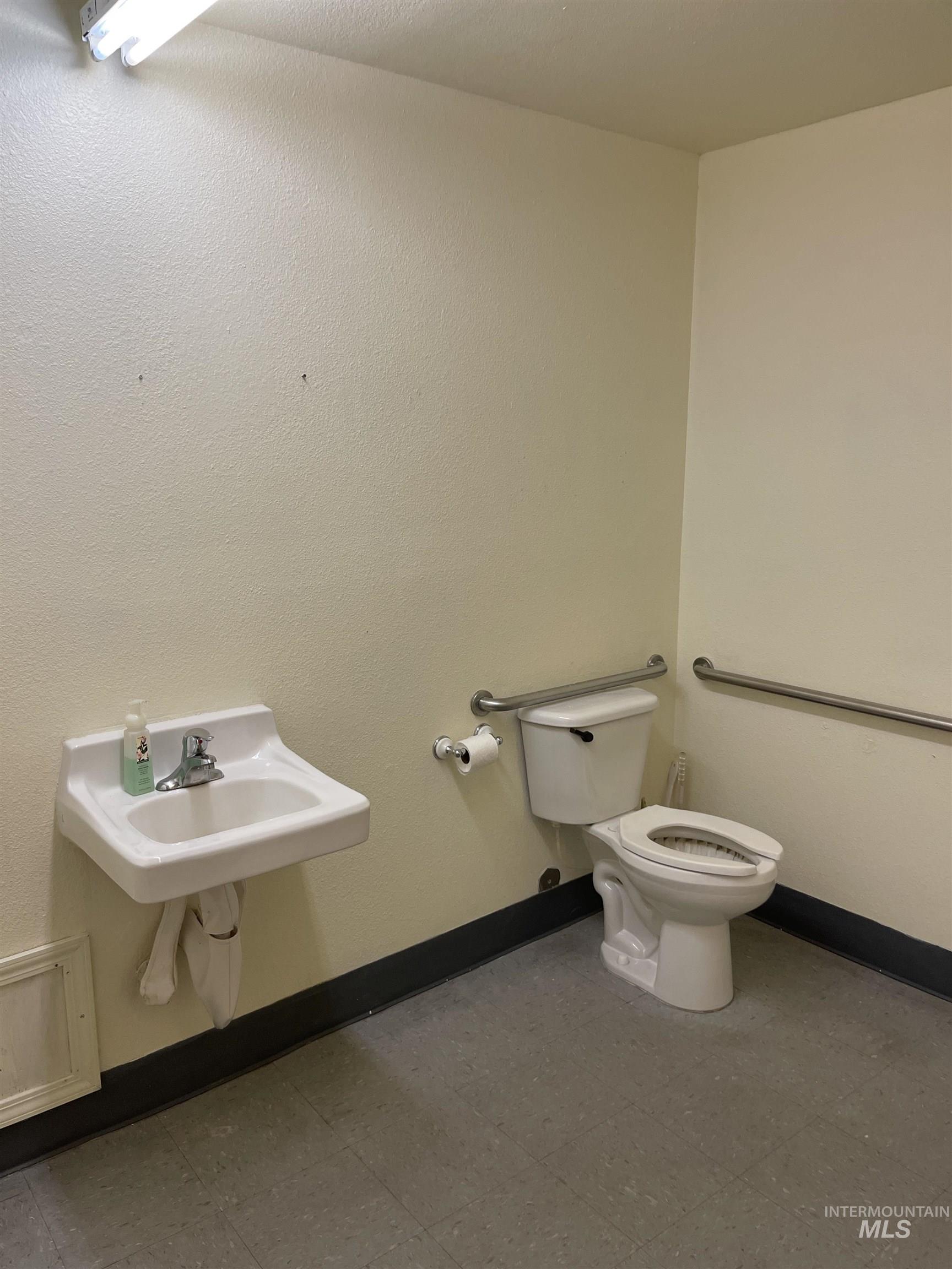 49 NW 1st St, Ontario, Oregon 97914, Business/Commercial For Sale, Price $24,000,MLS 98971669