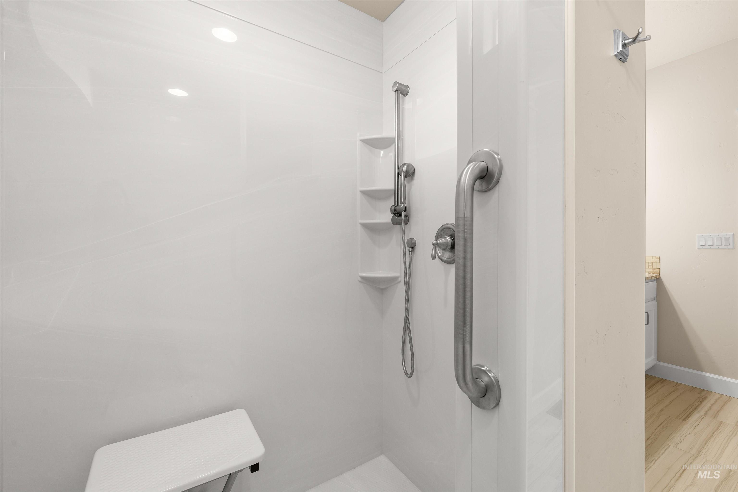 3318 N Park Crossing Ave, Meridian, Idaho 83646, 3 Bedrooms, 2 Bathrooms, Residential For Sale, Price $499,900,MLS 98971670