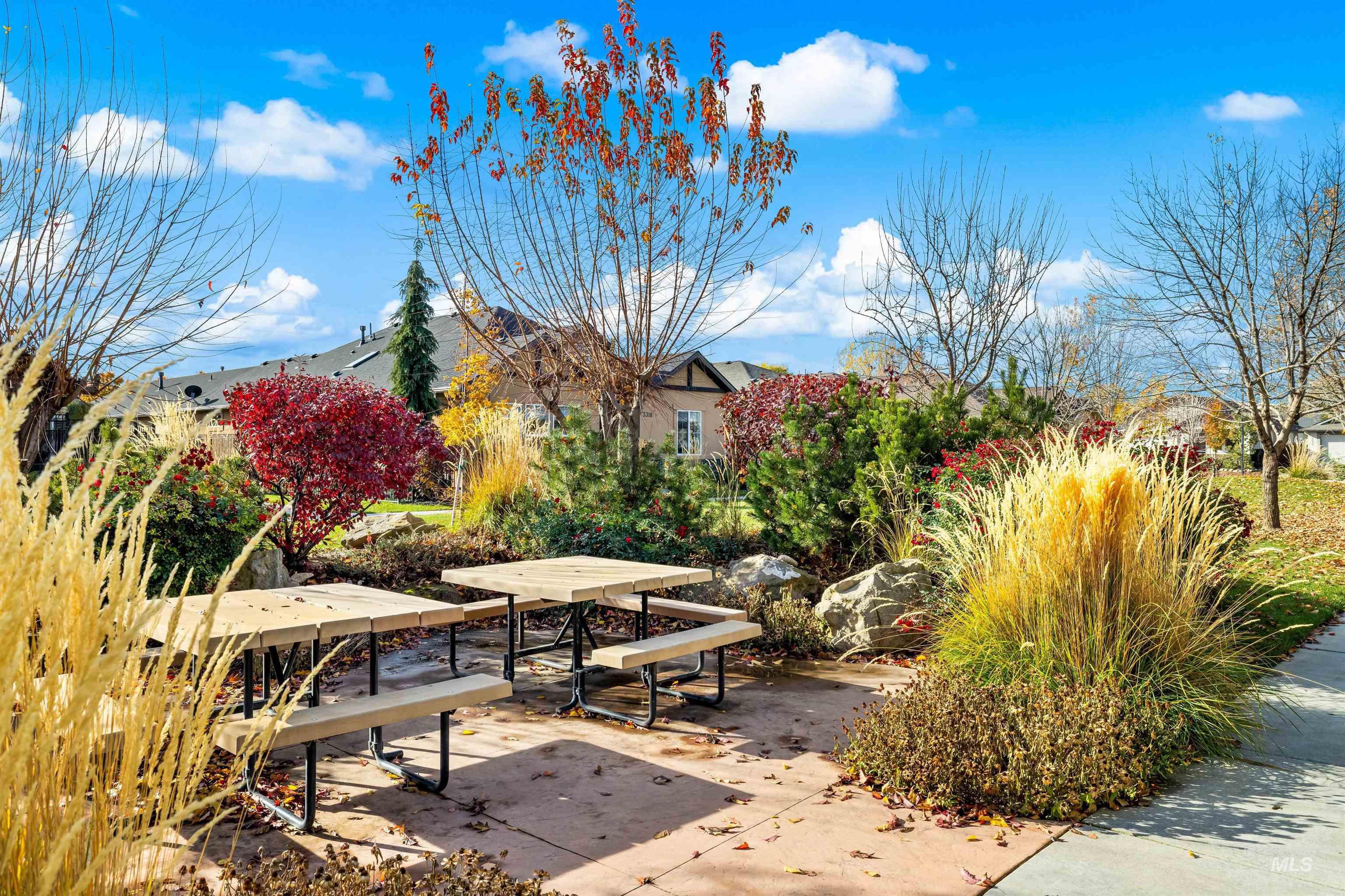 3318 N Park Crossing Ave, Meridian, Idaho 83646, 3 Bedrooms, 2 Bathrooms, Residential For Sale, Price $499,900, 98971670