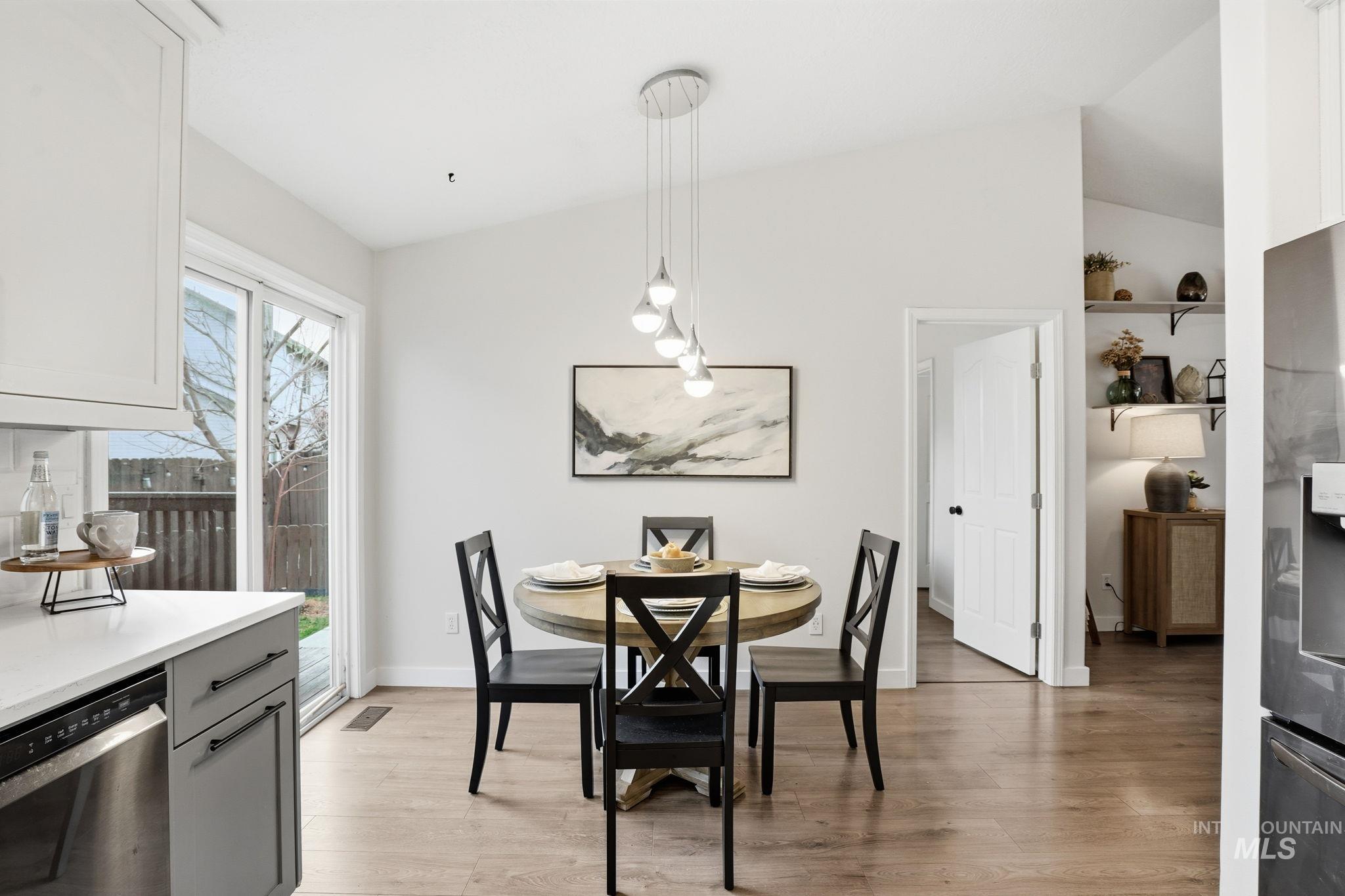 3525 S Annette Ave, Boise, Idaho 83705, 3 Bedrooms, 2 Bathrooms, Residential For Sale, Price $455,000,MLS 98971673