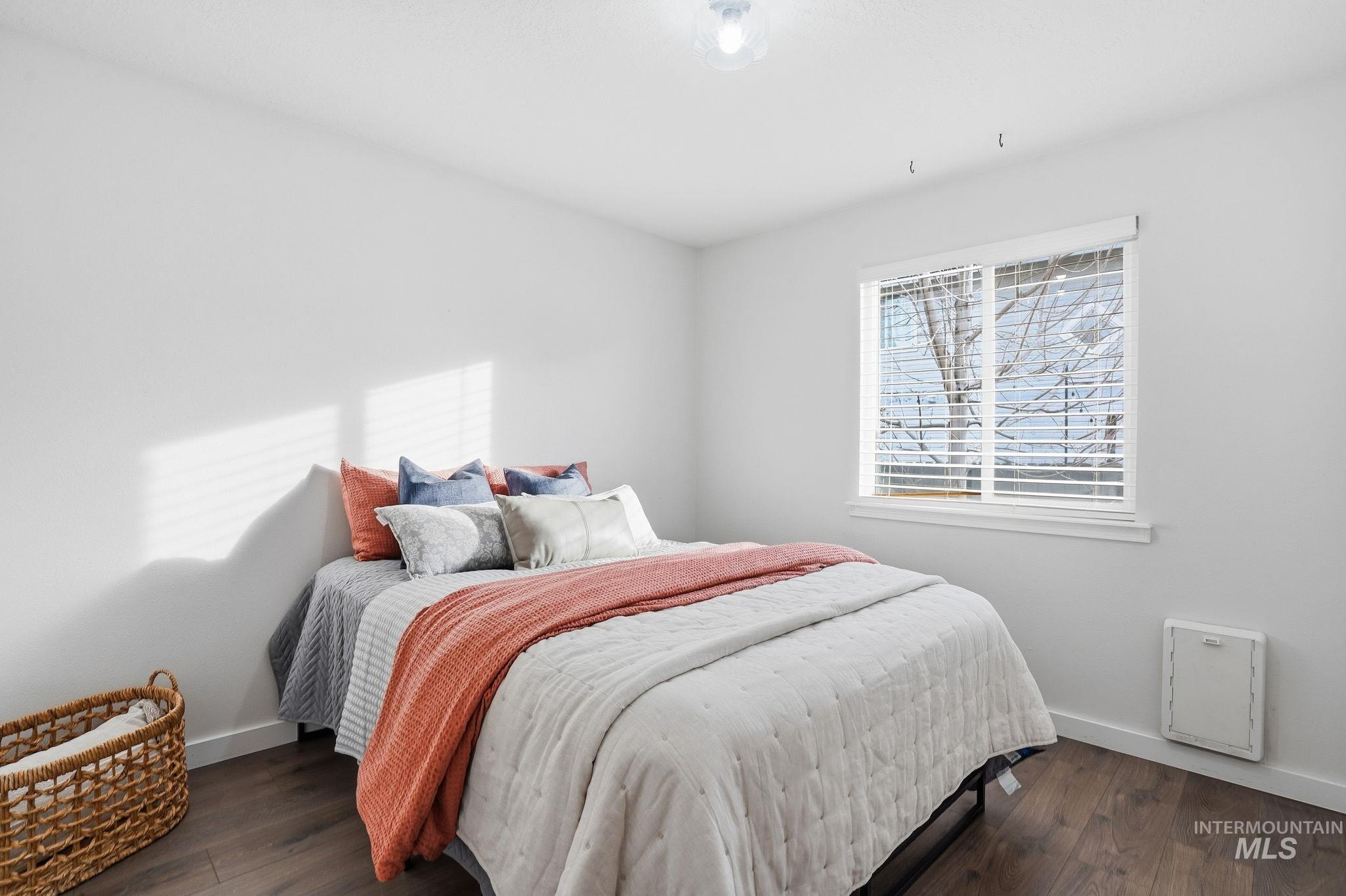 3525 S Annette Ave, Boise, Idaho 83705, 3 Bedrooms, 2 Bathrooms, Residential For Sale, Price $455,000,MLS 98971673