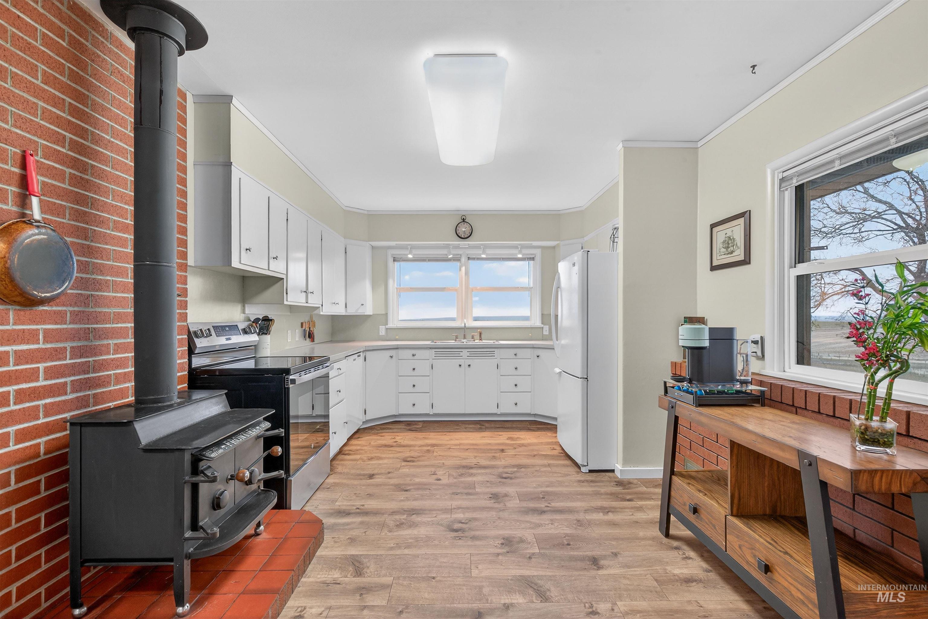 33785 South Road, Kendrick, Idaho 83537, 4 Bedrooms, 2 Bathrooms, Residential For Sale, Price $749,000,MLS 98971674