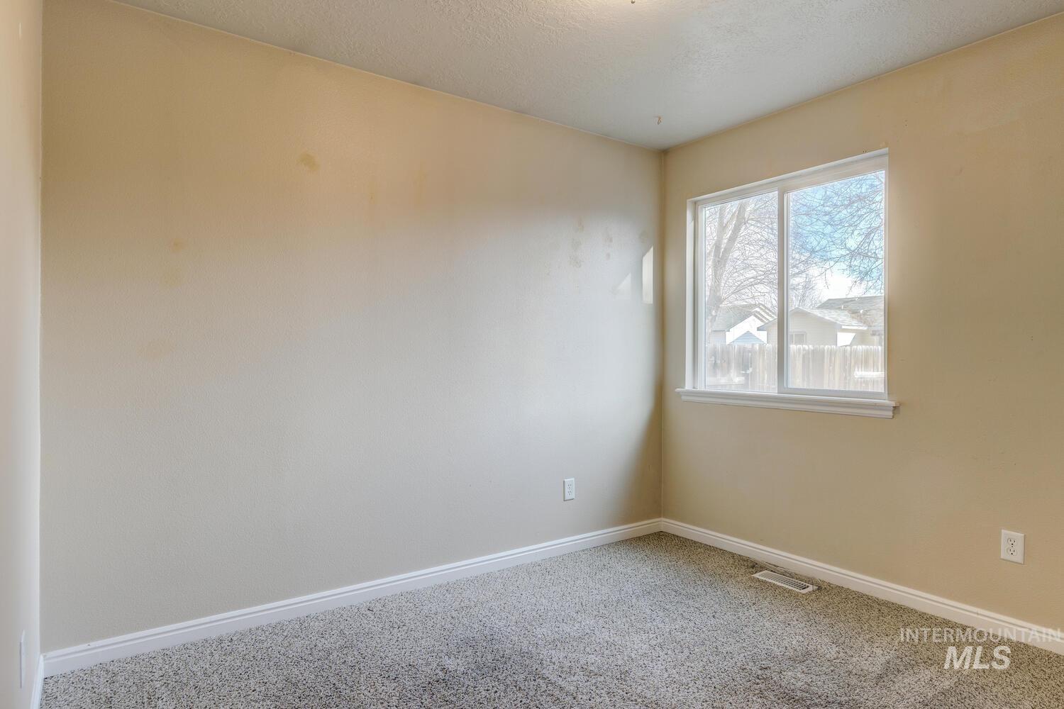 816 Sioux Ave, Emmett, Idaho 83617-4011, 3 Bedrooms, 2 Bathrooms, Residential For Sale, Price $310,000,MLS 98971675