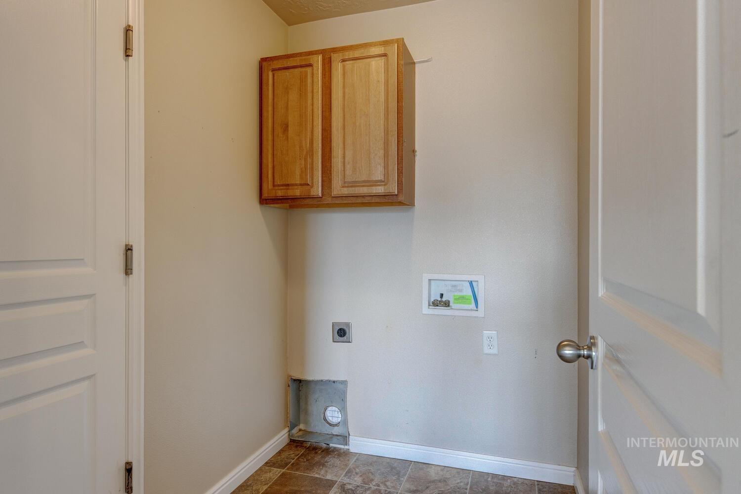 816 Sioux Ave, Emmett, Idaho 83617-4011, 3 Bedrooms, 2 Bathrooms, Residential For Sale, Price $310,000,MLS 98971675