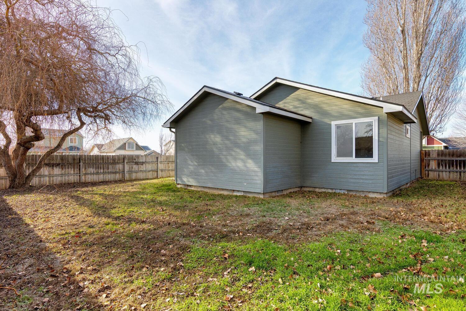 816 Sioux Ave, Emmett, Idaho 83617-4011, 3 Bedrooms, 2 Bathrooms, Residential For Sale, Price $310,000,MLS 98971675