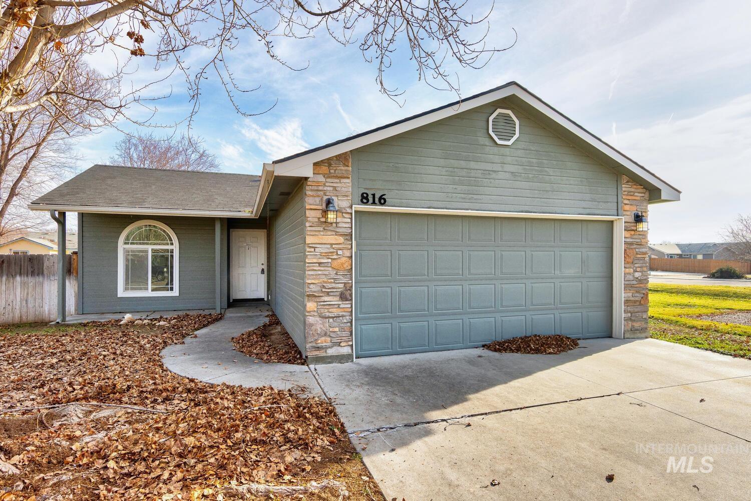 816 Sioux Ave, Emmett, Idaho 83617-4011, 3 Bedrooms, 2 Bathrooms, Residential For Sale, Price $310,000,MLS 98971675