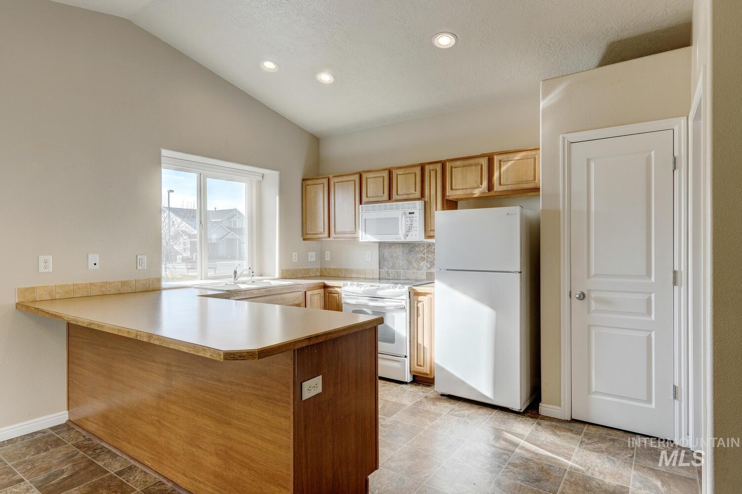 816 Sioux Ave, Emmett, Idaho 83617-4011, 3 Bedrooms, 2 Bathrooms, Residential For Sale, Price $310,000,MLS 98971675