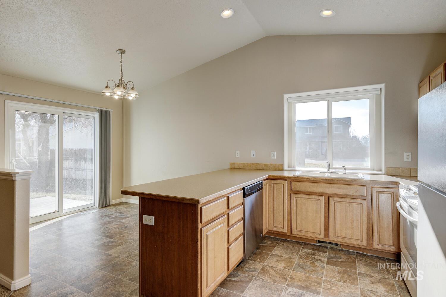 816 Sioux Ave, Emmett, Idaho 83617-4011, 3 Bedrooms, 2 Bathrooms, Residential For Sale, Price $310,000,MLS 98971675