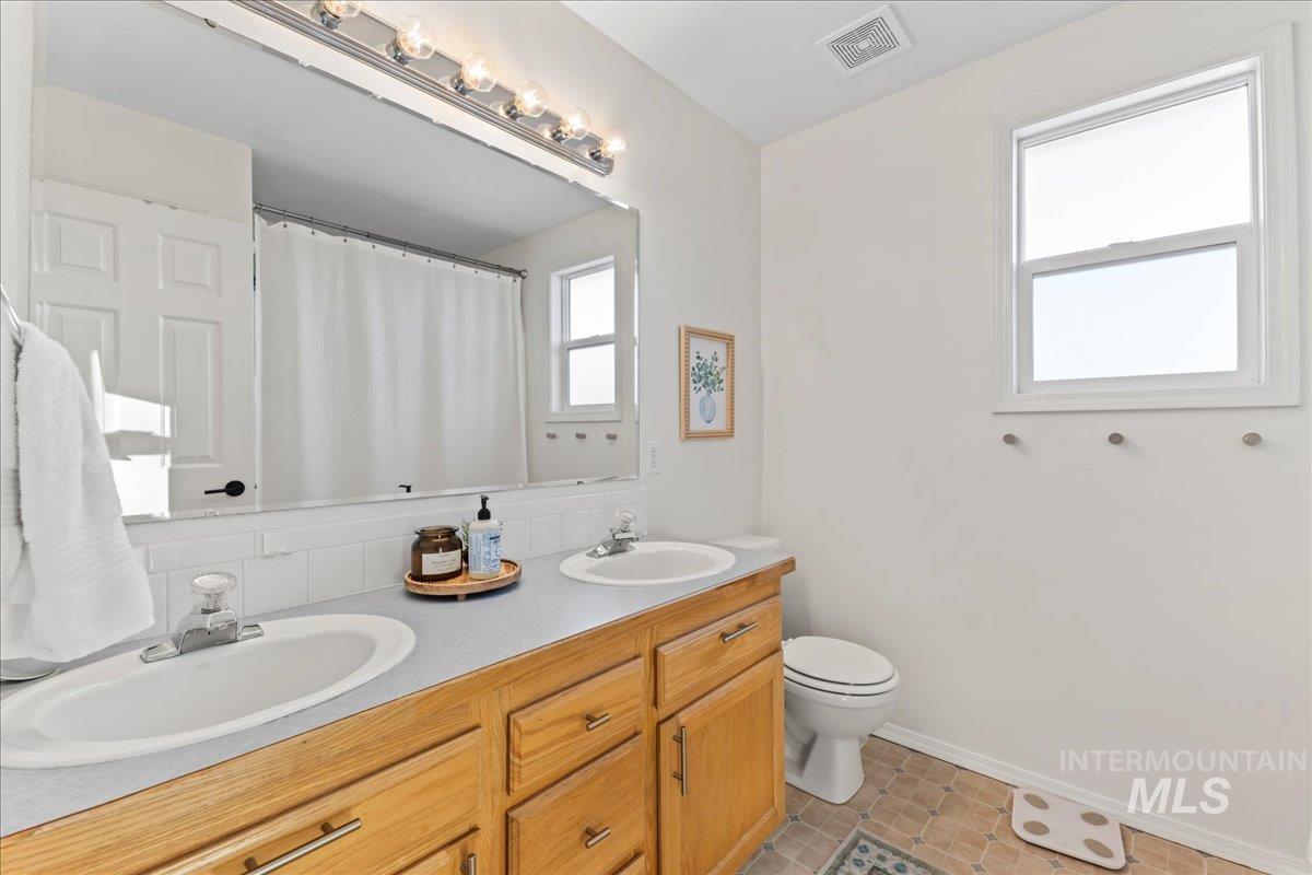 1775 Wasatch Dr, Mountain Home, Idaho 83647-4317, 4 Bedrooms, 3 Bathrooms, Residential For Sale, Price $389,900,MLS 98971678