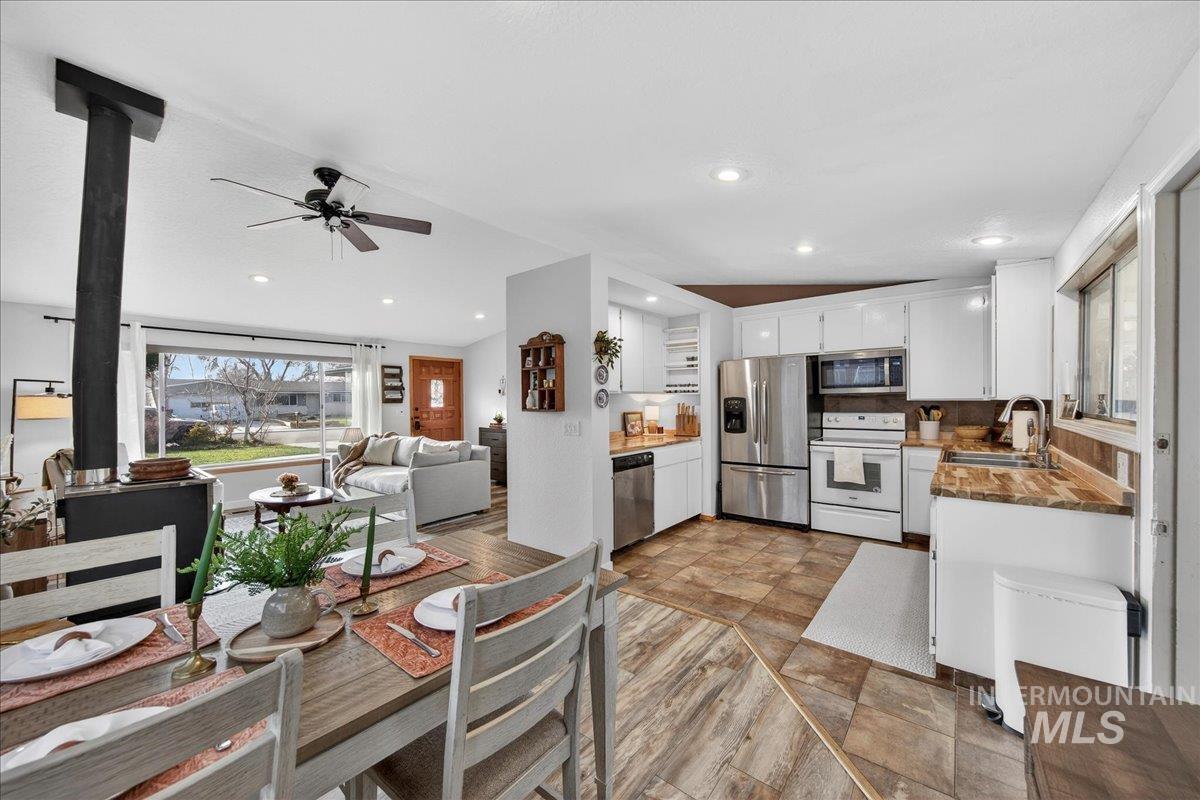 1404 W North Gate Ave, Meridian, Idaho 83642, 3 Bedrooms, 1.5 Bathrooms, Residential For Sale, Price $369,000,MLS 98971683