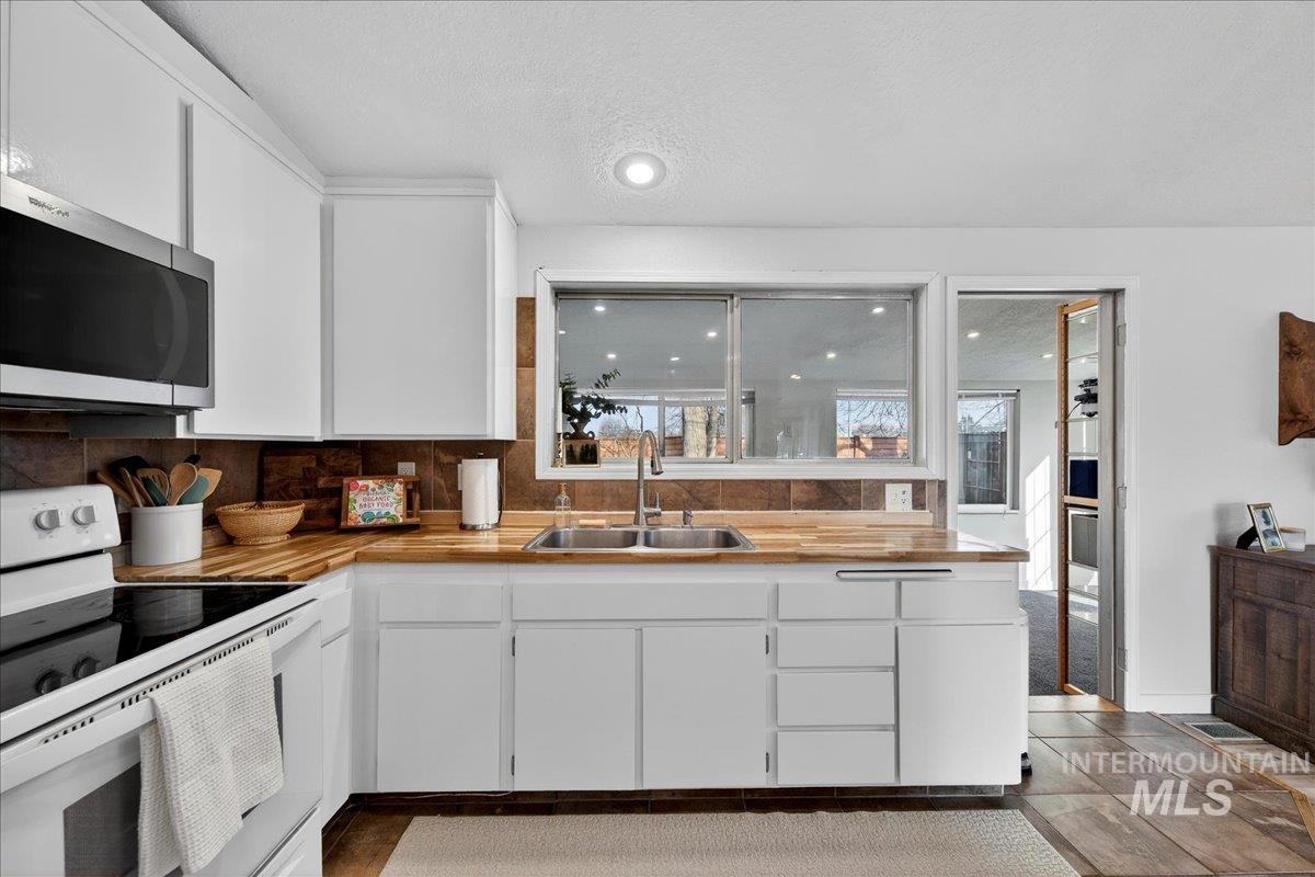 1404 W North Gate Ave, Meridian, Idaho 83642, 3 Bedrooms, 1.5 Bathrooms, Residential For Sale, Price $369,000,MLS 98971683