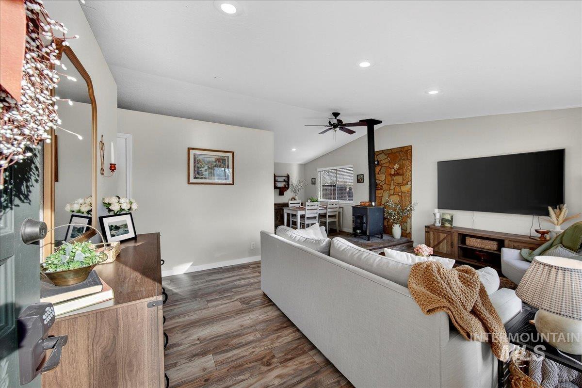 1404 W North Gate Ave, Meridian, Idaho 83642, 3 Bedrooms, 1.5 Bathrooms, Residential For Sale, Price $369,000,MLS 98971683