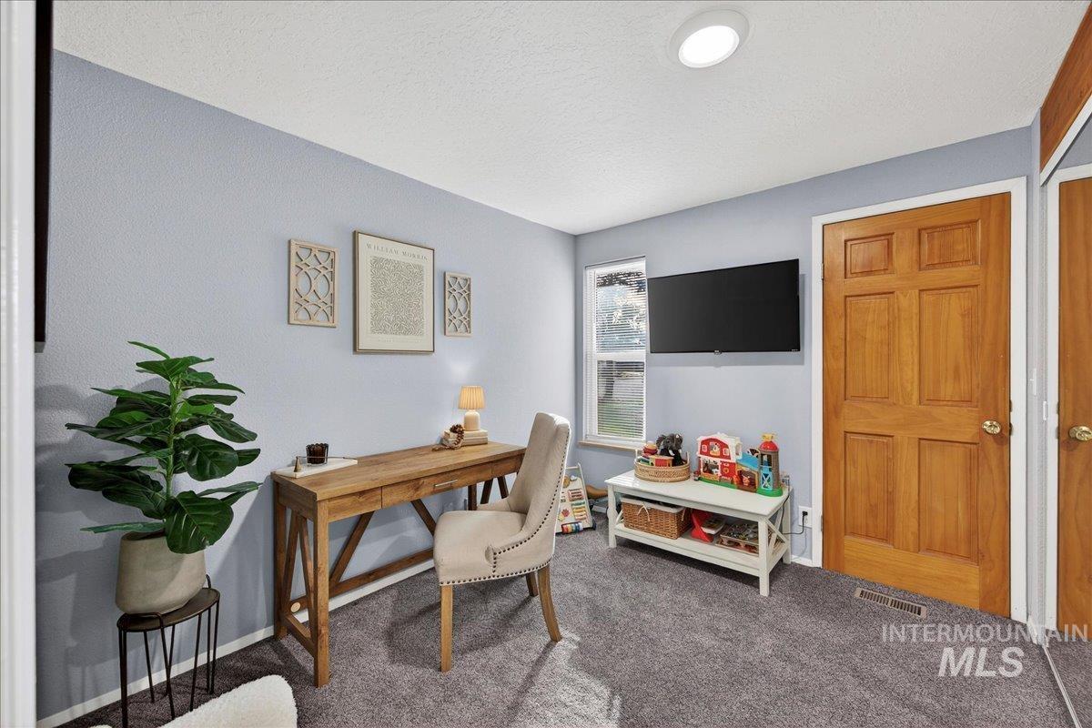 1404 W North Gate Ave, Meridian, Idaho 83642, 3 Bedrooms, 1.5 Bathrooms, Residential For Sale, Price $369,000,MLS 98971683