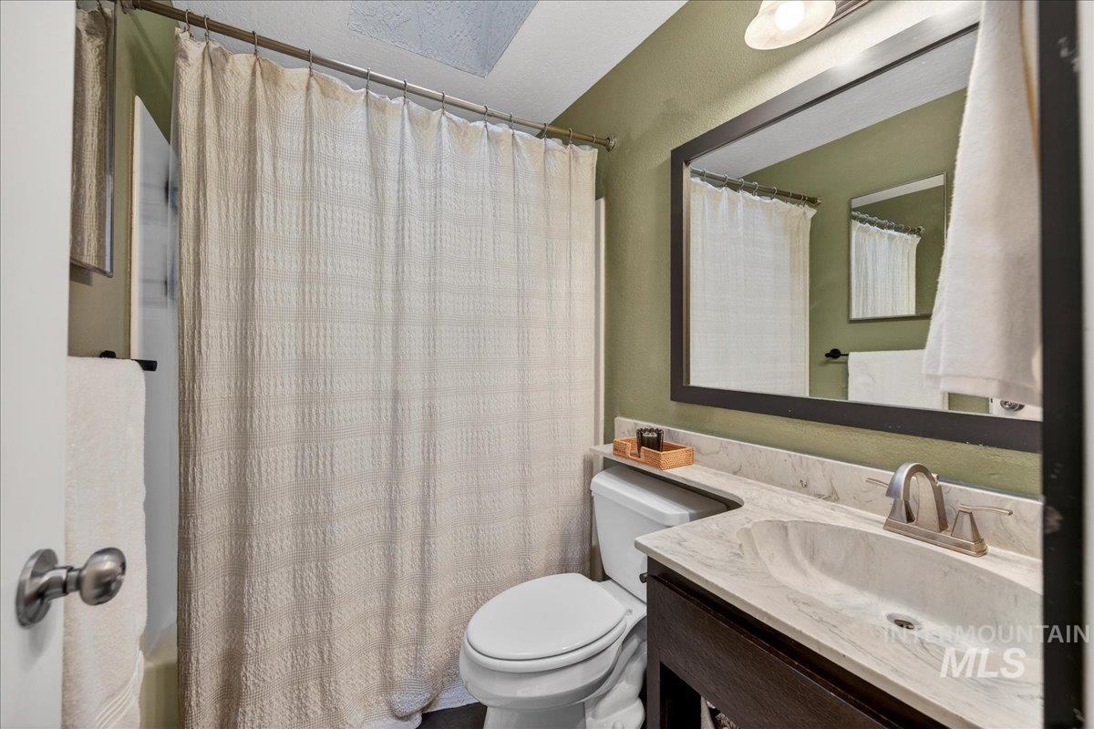 1404 W North Gate Ave, Meridian, Idaho 83642, 3 Bedrooms, 1.5 Bathrooms, Residential For Sale, Price $369,000,MLS 98971683