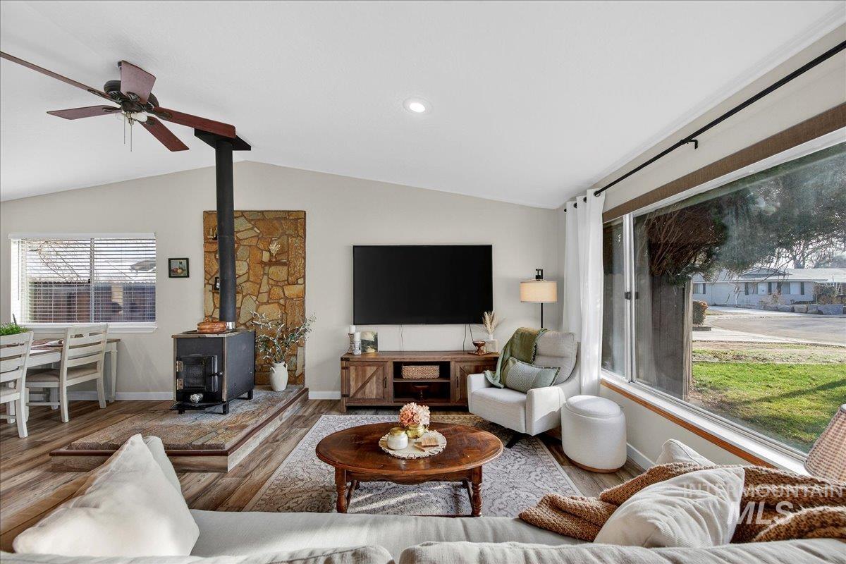 1404 W North Gate Ave, Meridian, Idaho 83642, 3 Bedrooms, 1.5 Bathrooms, Residential For Sale, Price $369,000,MLS 98971683