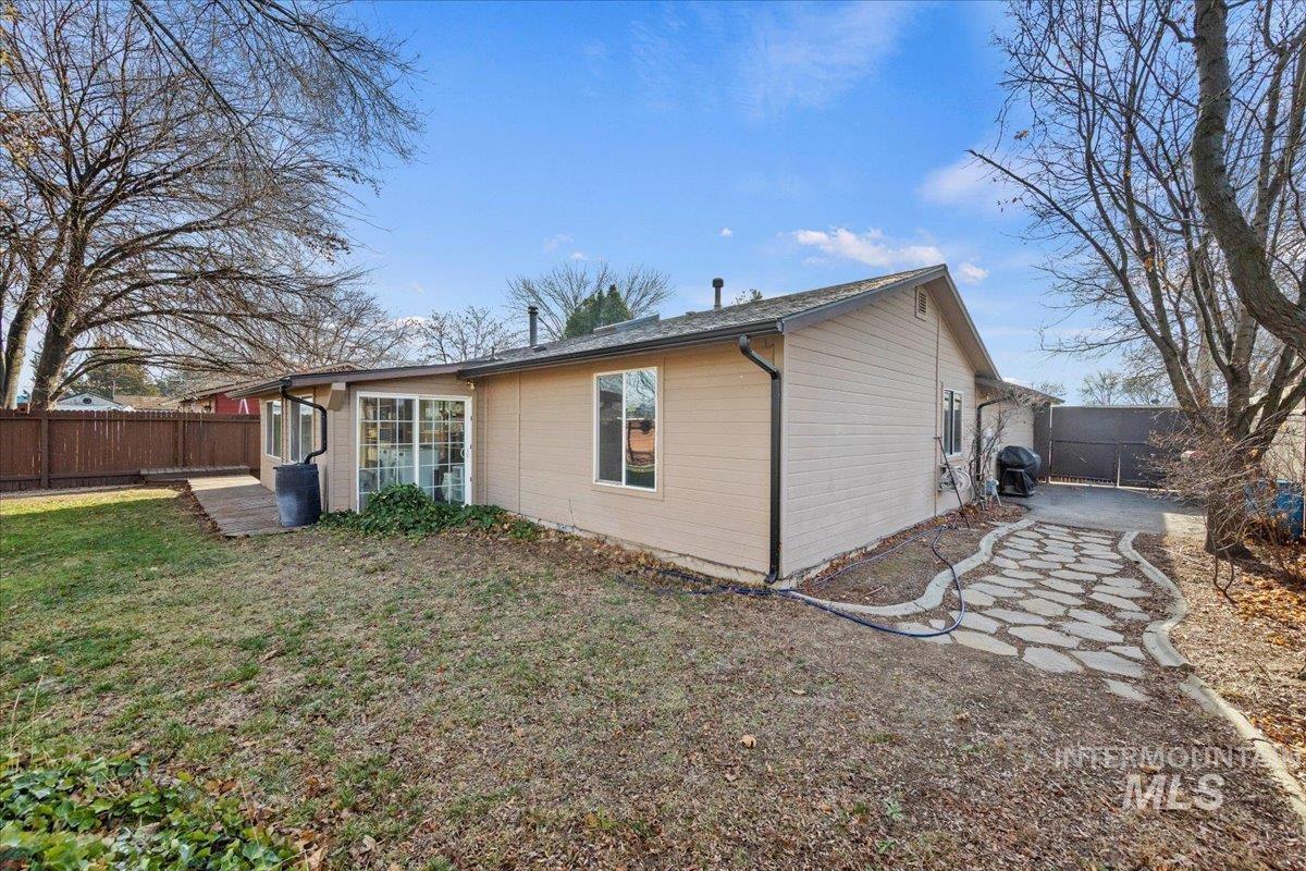 1404 W North Gate Ave, Meridian, Idaho 83642, 3 Bedrooms, 1.5 Bathrooms, Residential For Sale, Price $369,000,MLS 98971683