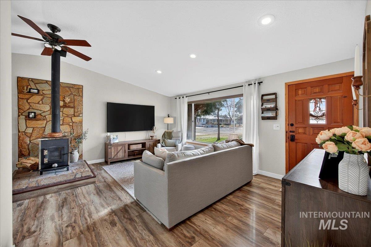 1404 W North Gate Ave, Meridian, Idaho 83642, 3 Bedrooms, 1.5 Bathrooms, Residential For Sale, Price $369,000,MLS 98971683