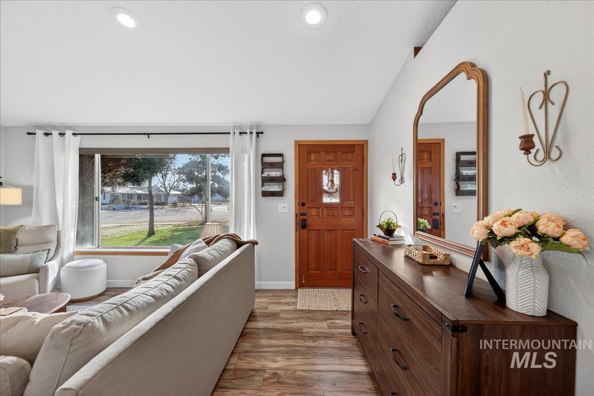 1404 W North Gate Ave, Meridian, Idaho 83642, 3 Bedrooms, 1.5 Bathrooms, Residential For Sale, Price $369,000,MLS 98971683