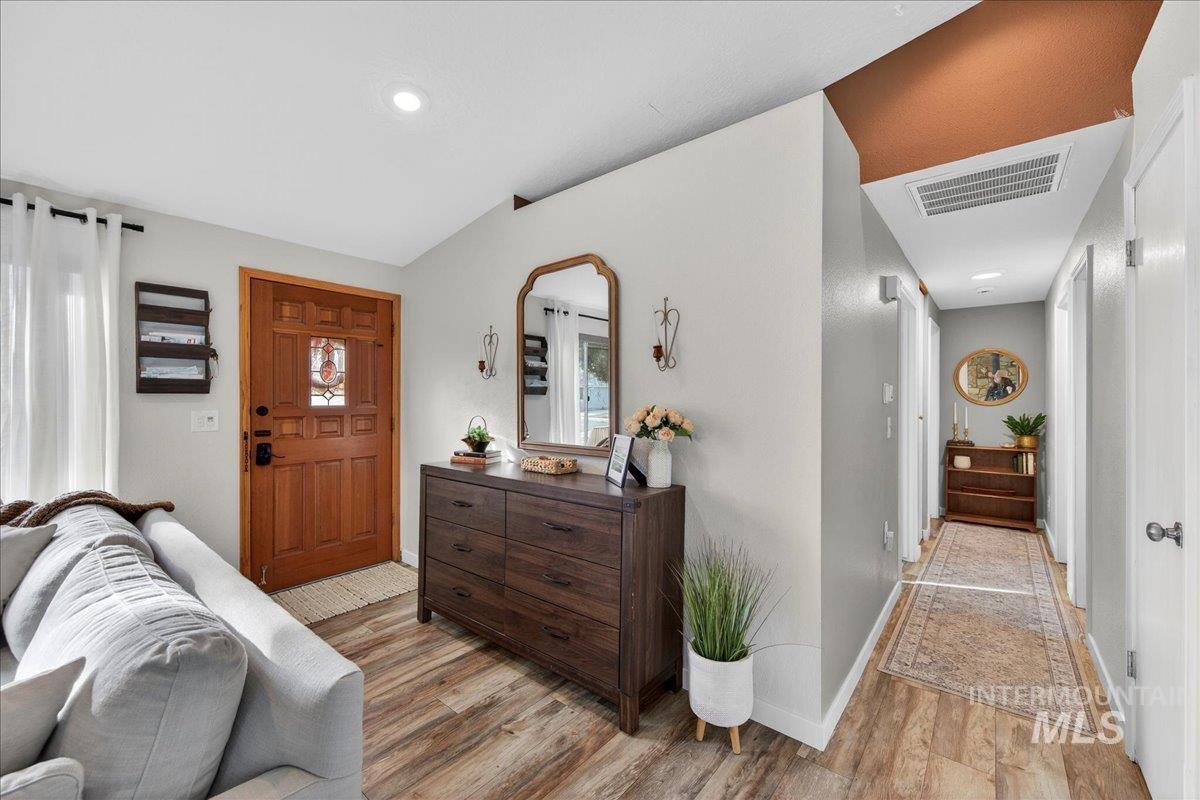 1404 W North Gate Ave, Meridian, Idaho 83642, 3 Bedrooms, 1.5 Bathrooms, Residential For Sale, Price $369,000,MLS 98971683