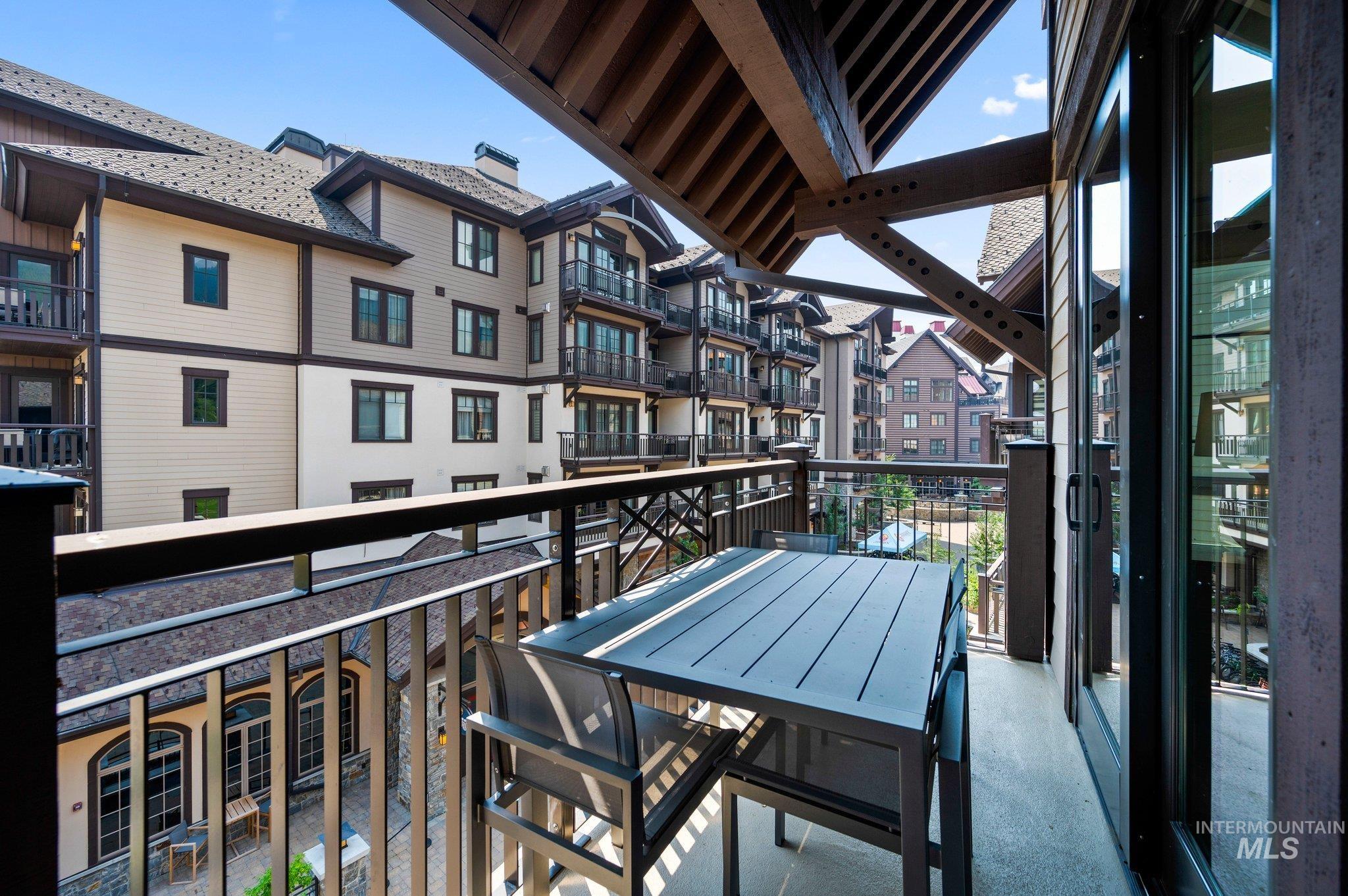 700 Village Drive, Donnelly, Idaho 83615, 2 Bedrooms, 2.5 Bathrooms, Residential For Sale, Price $1,599,000,MLS 98971684