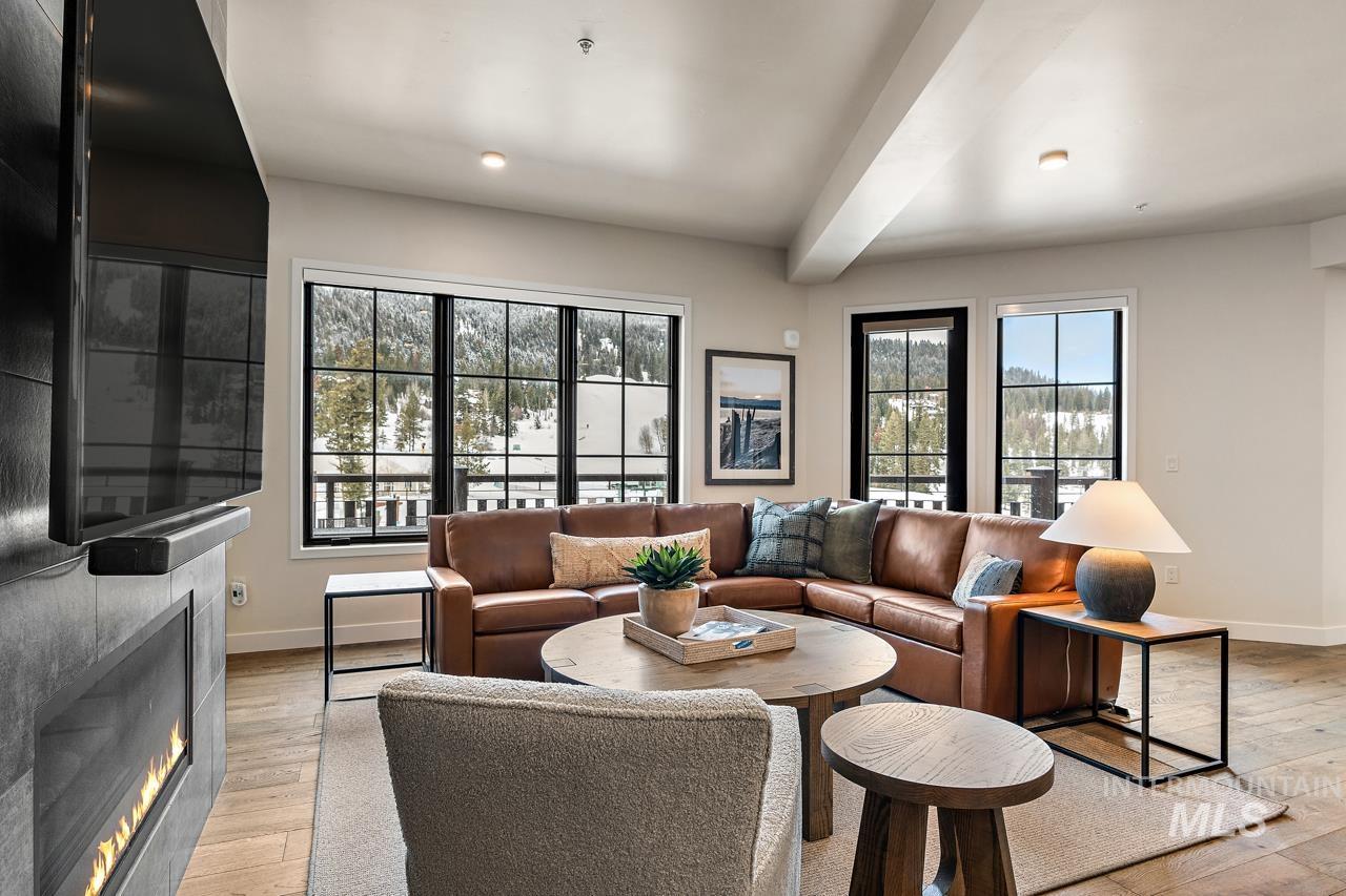 740 Village Drive, Donnelly, Idaho 83615, 3 Bedrooms, 3 Bathrooms, Residential For Sale, Price $1,999,000,MLS 98971687