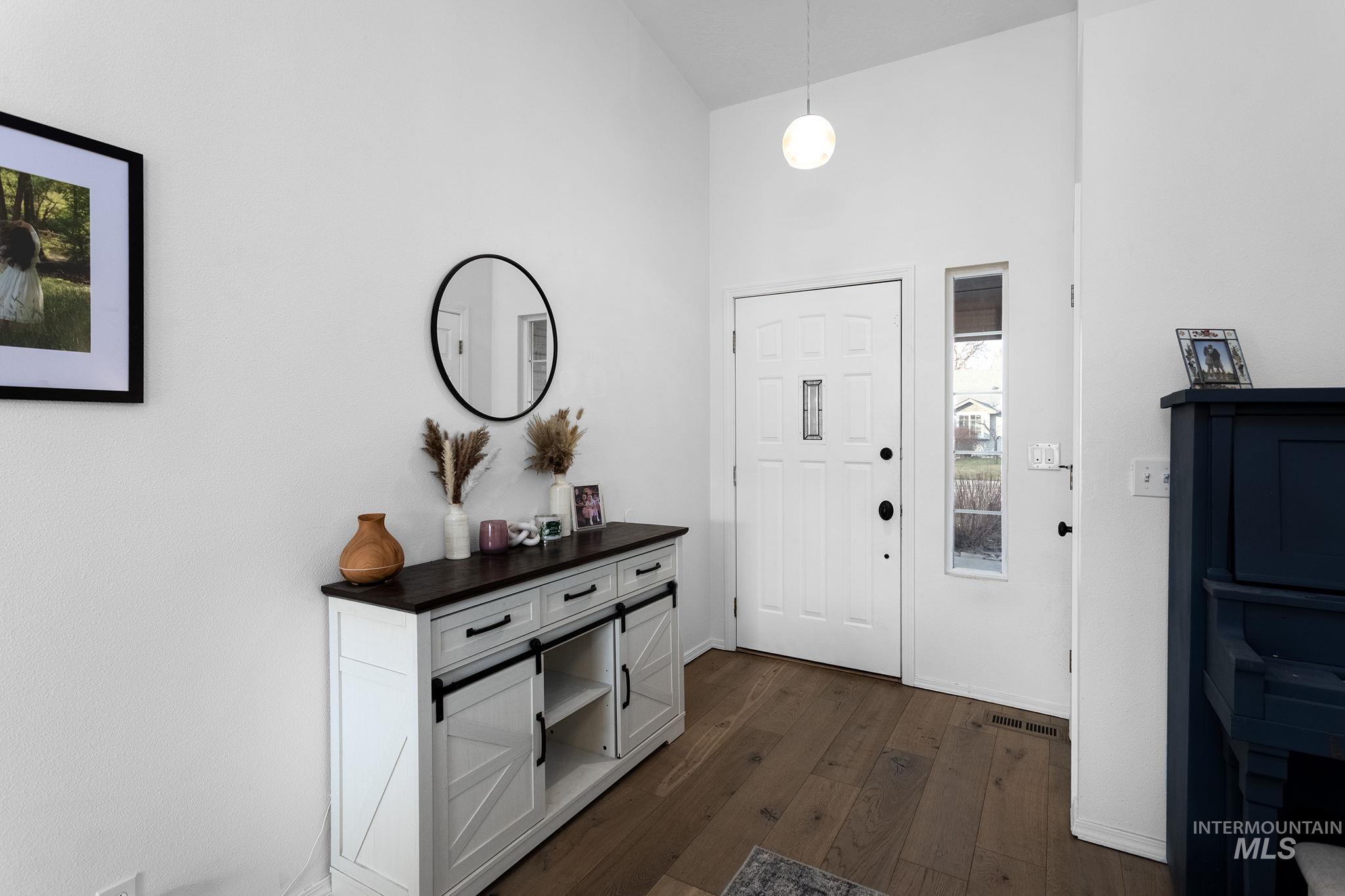 7899 W Prince, Boise, Idaho 83714, 3 Bedrooms, 2 Bathrooms, Residential For Sale, Price $444,990,MLS 98971688