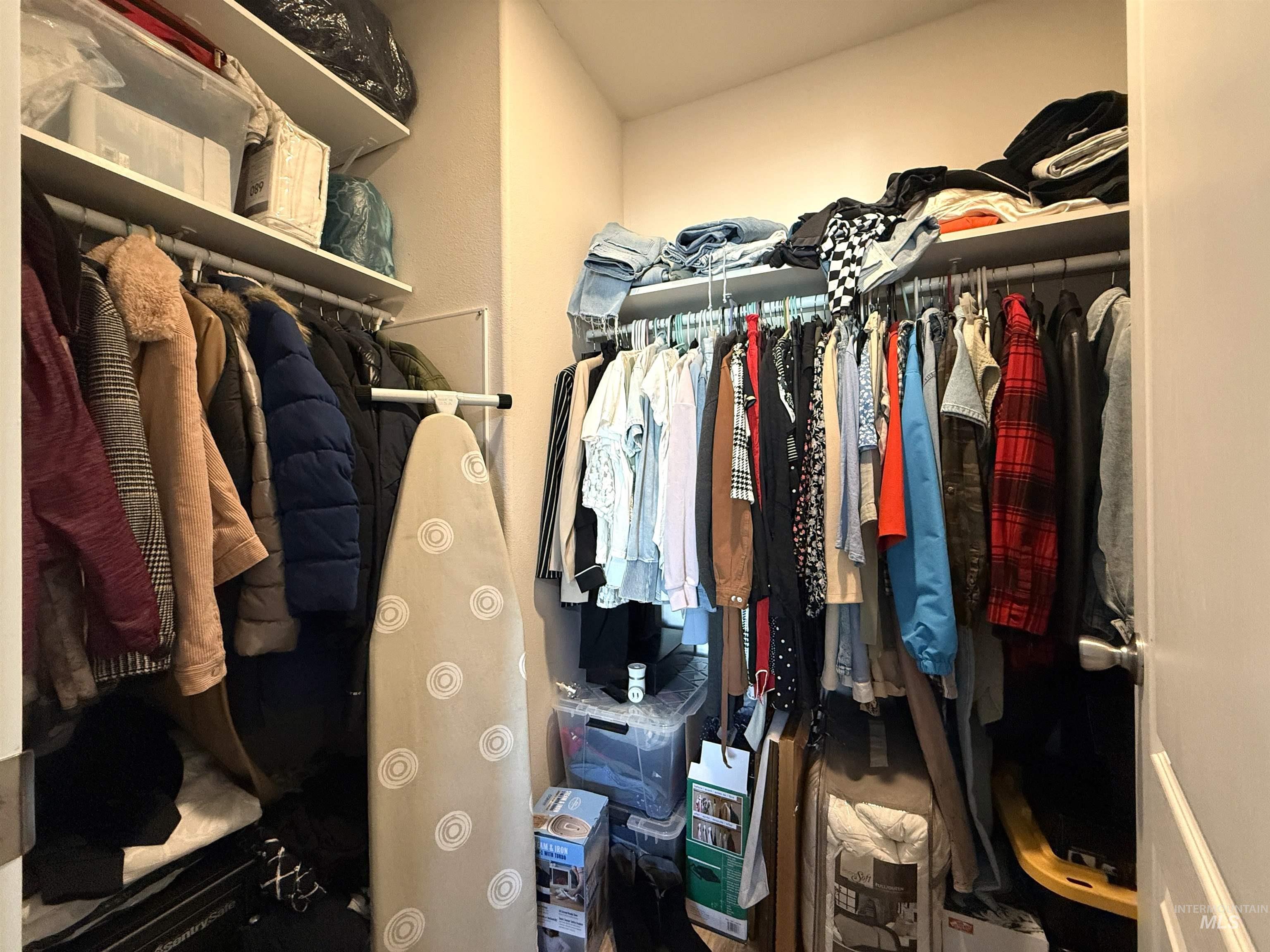 526 W Mesquite Street, Boise, Idaho 83713, 3 Bedrooms, 2 Bathrooms, Residential For Sale, Price $149,900,MLS 98971692