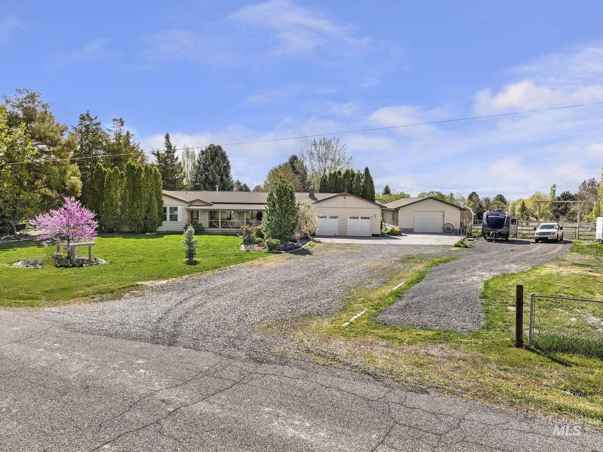 213 Sage Road West, Jerome, Idaho 83338, 3 Bedrooms, 2.5 Bathrooms, Residential For Sale, Price $579,000,MLS 98971694