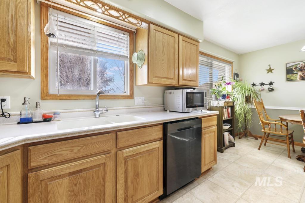 213 Sage Road West, Jerome, Idaho 83338, 3 Bedrooms, 2.5 Bathrooms, Residential For Sale, Price $589,000,MLS 98971694