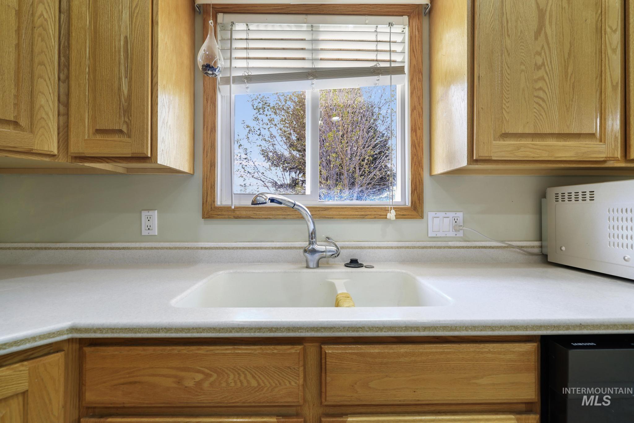 213 Sage Road West, Jerome, Idaho 83338, 3 Bedrooms, 2.5 Bathrooms, Residential For Sale, Price $579,000,MLS 98971694