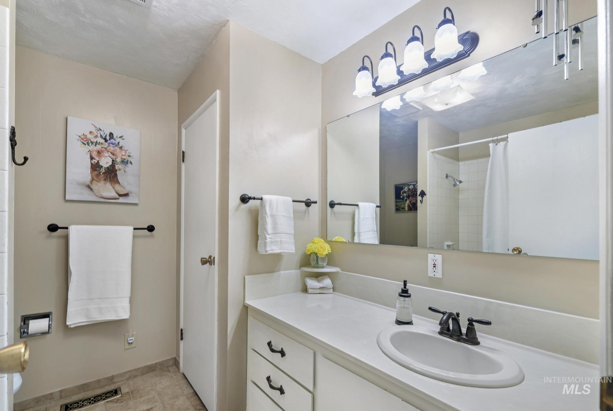 213 Sage Road West, Jerome, Idaho 83338, 3 Bedrooms, 2.5 Bathrooms, Residential For Sale, Price $579,000,MLS 98971694