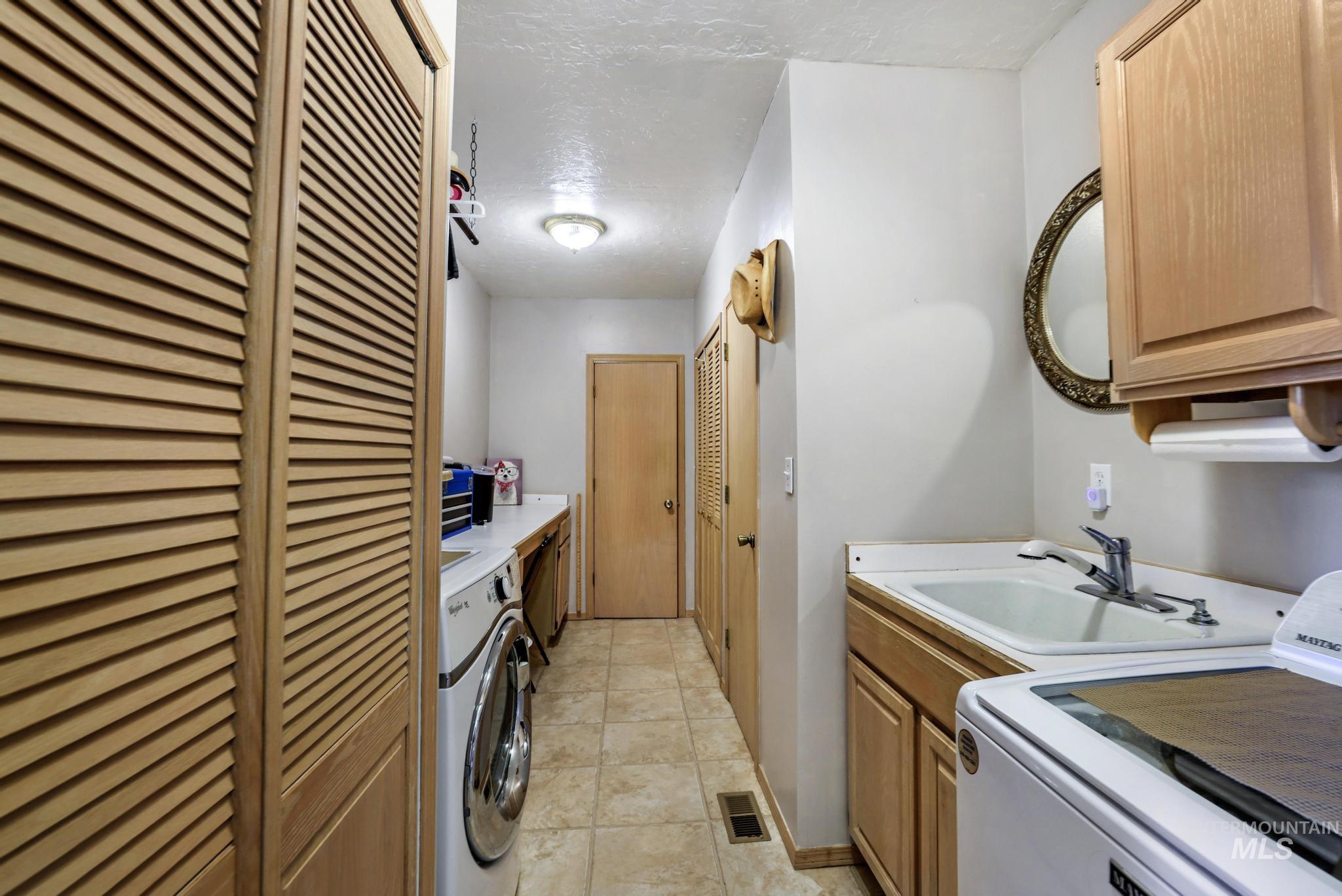 213 Sage Road West, Jerome, Idaho 83338, 3 Bedrooms, 2.5 Bathrooms, Residential For Sale, Price $579,000,MLS 98971694