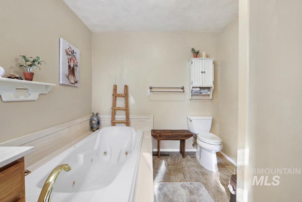 213 Sage Road West, Jerome, Idaho 83338, 3 Bedrooms, 2.5 Bathrooms, Residential For Sale, Price $589,000,MLS 98971694