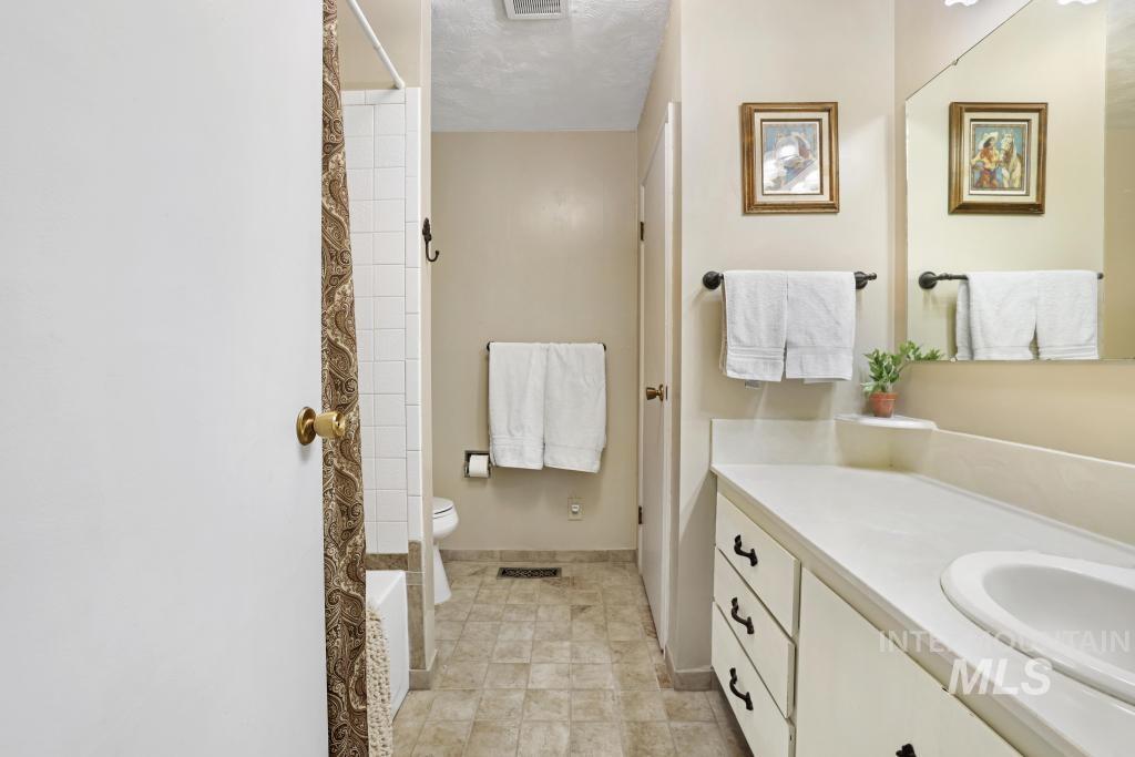 213 Sage Road West, Jerome, Idaho 83338, 3 Bedrooms, 2.5 Bathrooms, Residential For Sale, Price $589,000,MLS 98971694