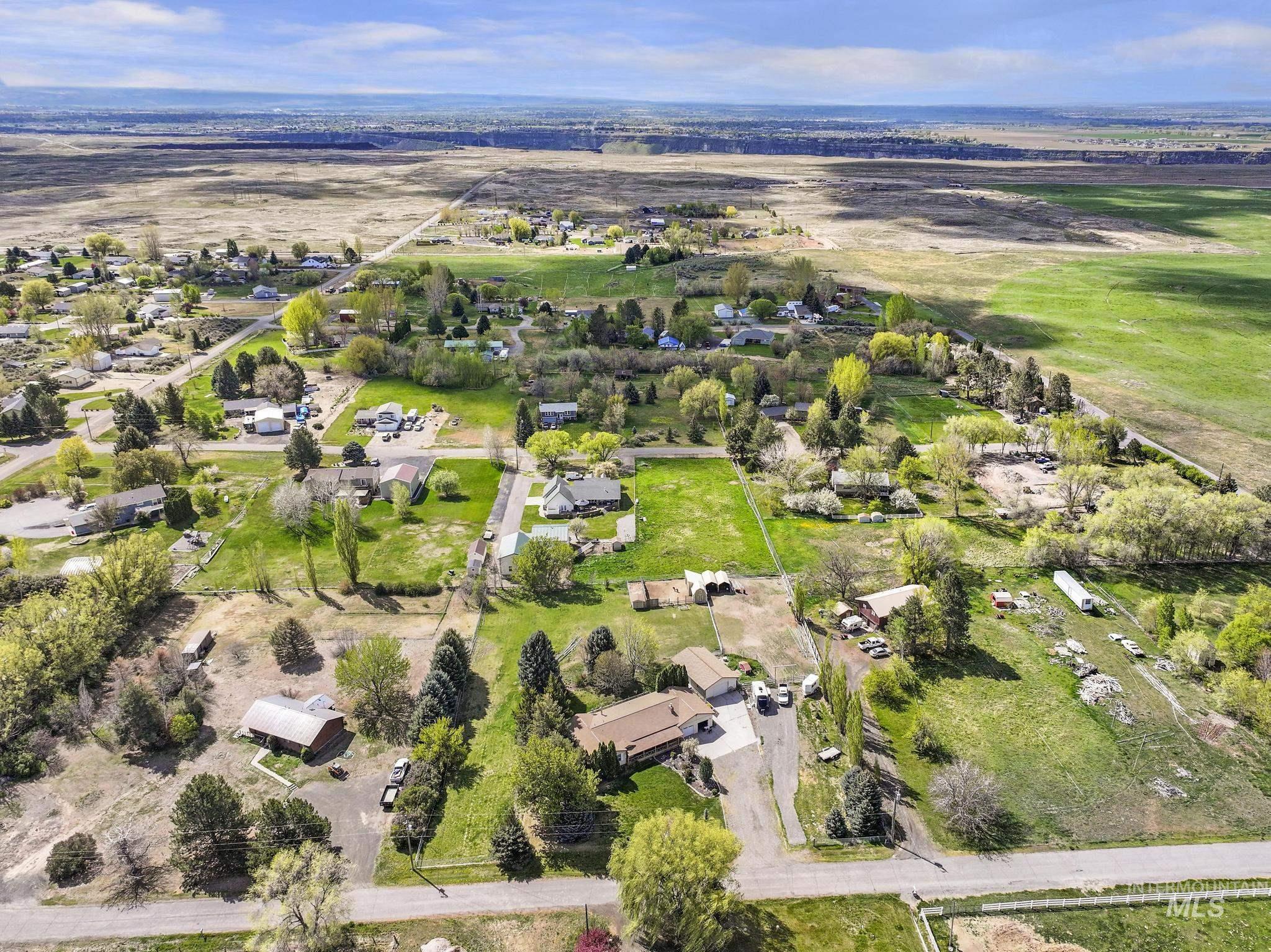 213 Sage Road West, Jerome, Idaho 83338, 3 Bedrooms, 2.5 Bathrooms, Residential For Sale, Price $579,000,MLS 98971694