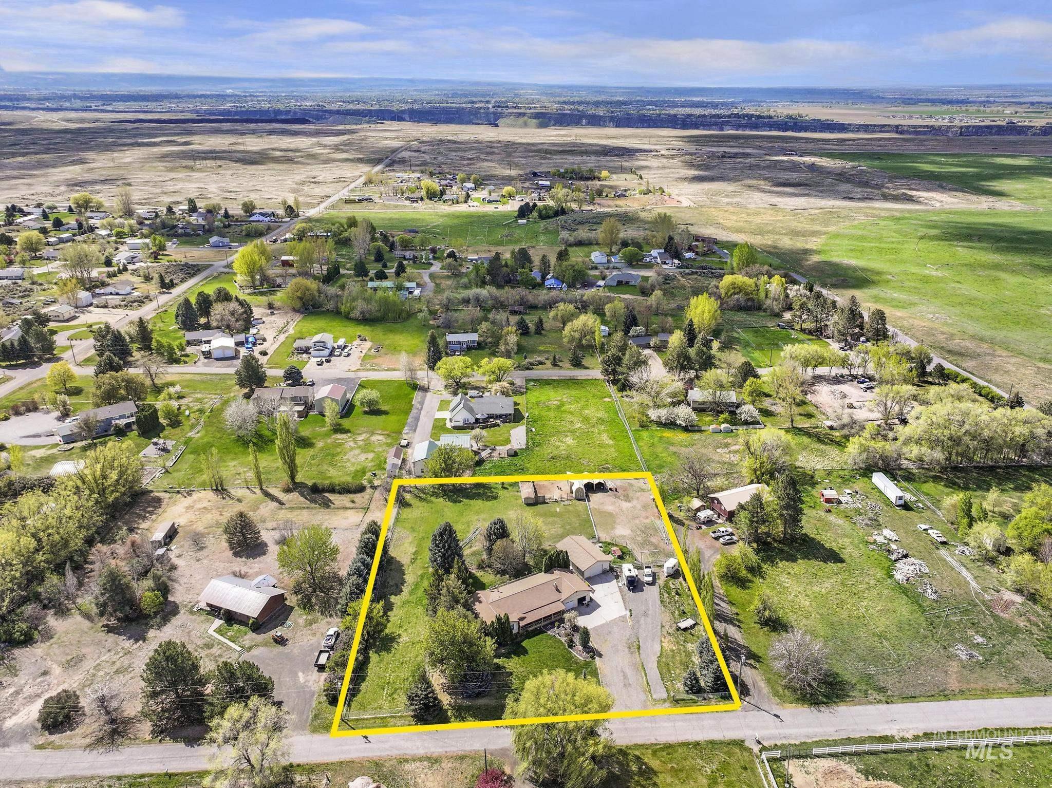 213 Sage Road West, Jerome, Idaho 83338, 3 Bedrooms, 2.5 Bathrooms, Residential For Sale, Price $579,000,MLS 98971694