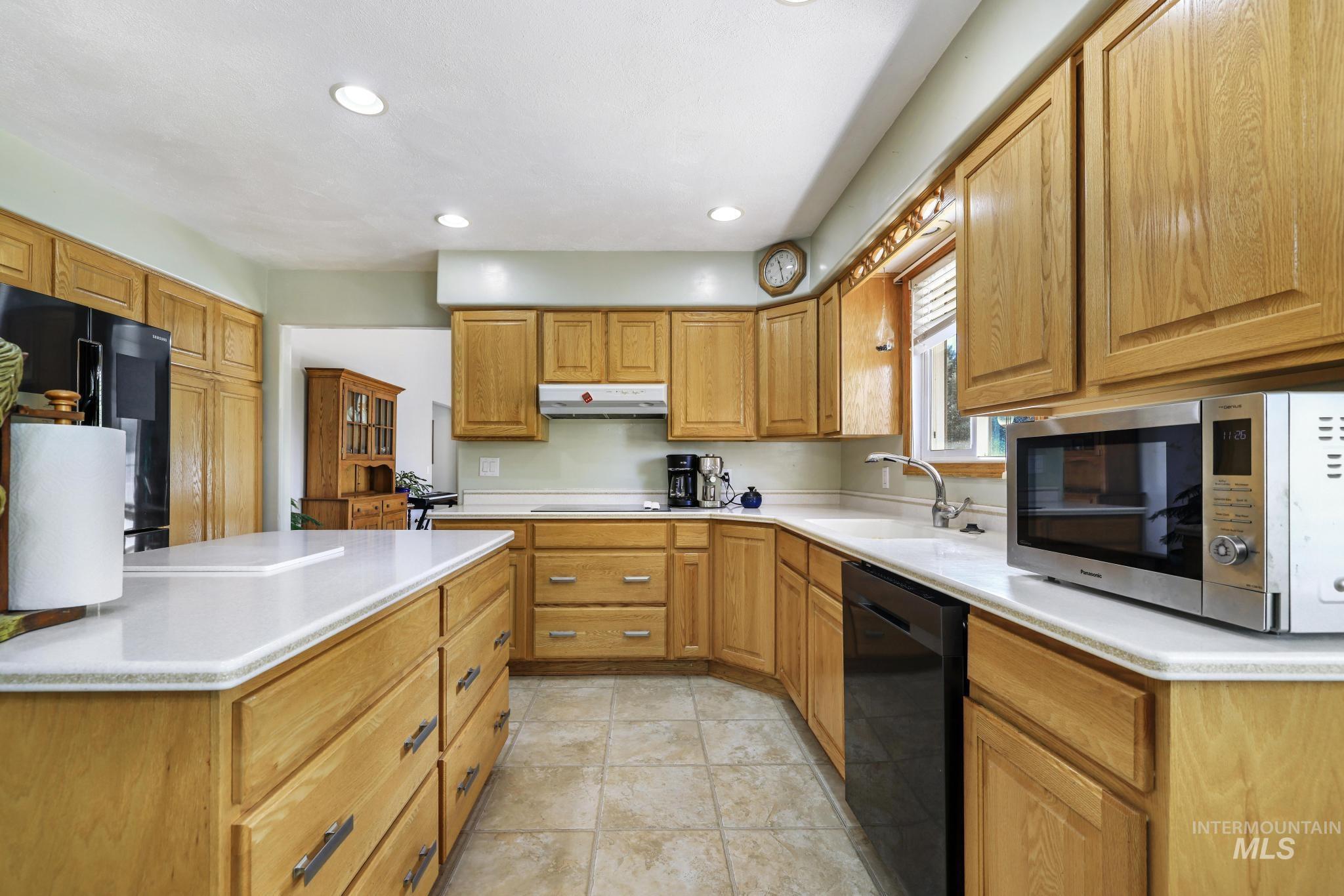 213 Sage Road West, Jerome, Idaho 83338, 3 Bedrooms, 2.5 Bathrooms, Residential For Sale, Price $579,000,MLS 98971694